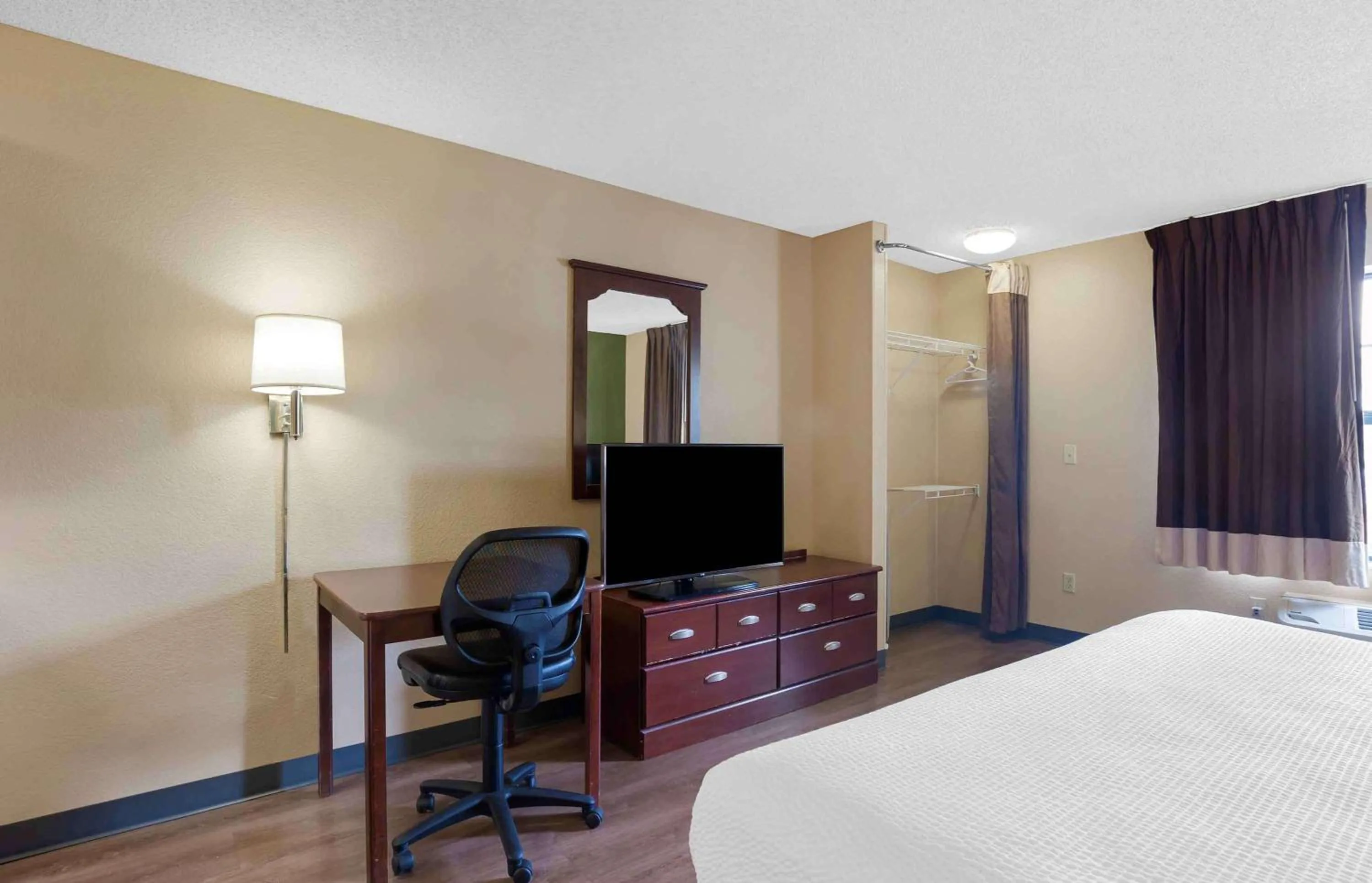 Bedroom, Bed in Extended Stay America Suites - Columbia - Columbia Parkway