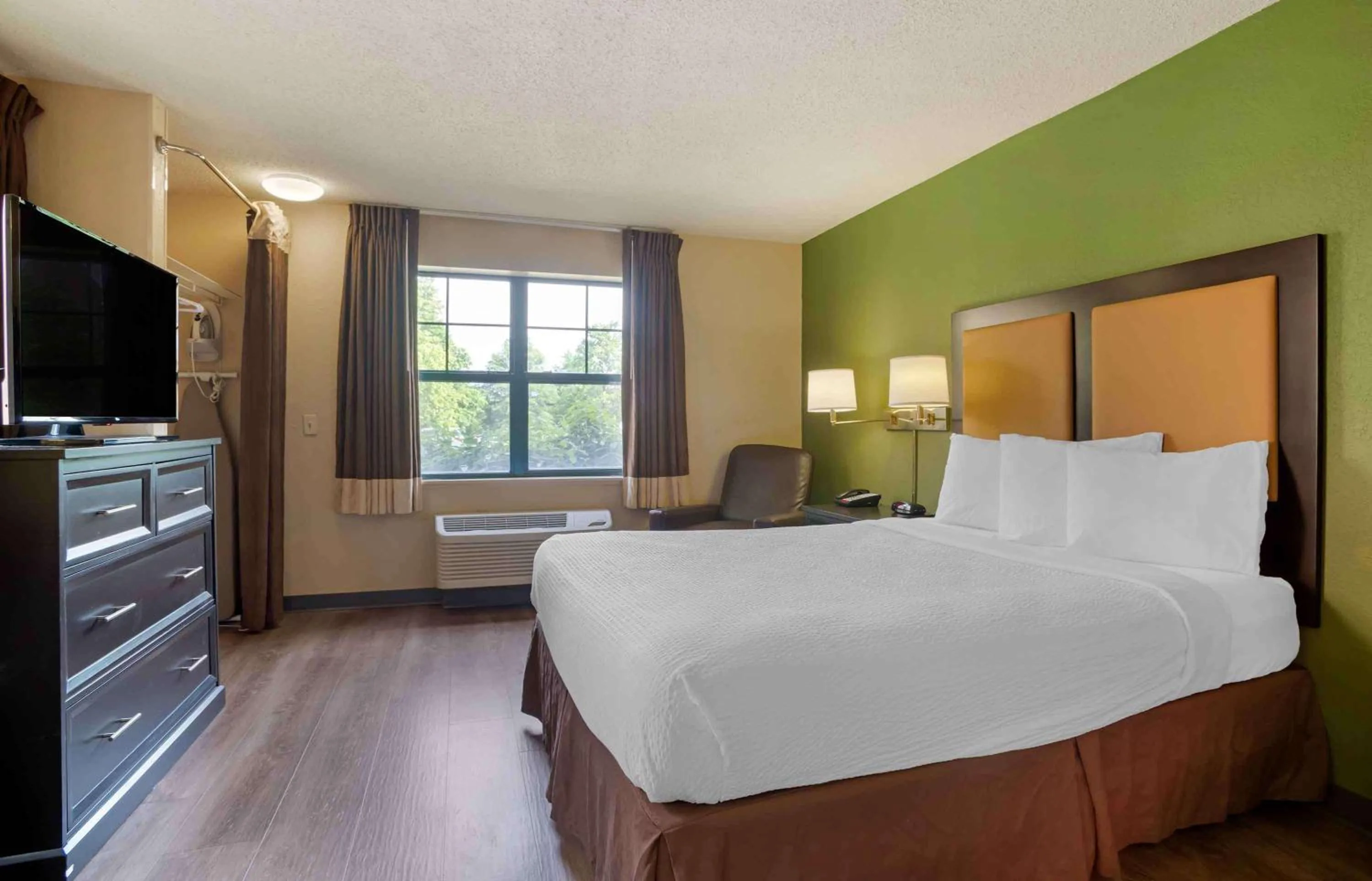 Bedroom, Bed in Extended Stay America Suites - Columbia - Columbia Parkway