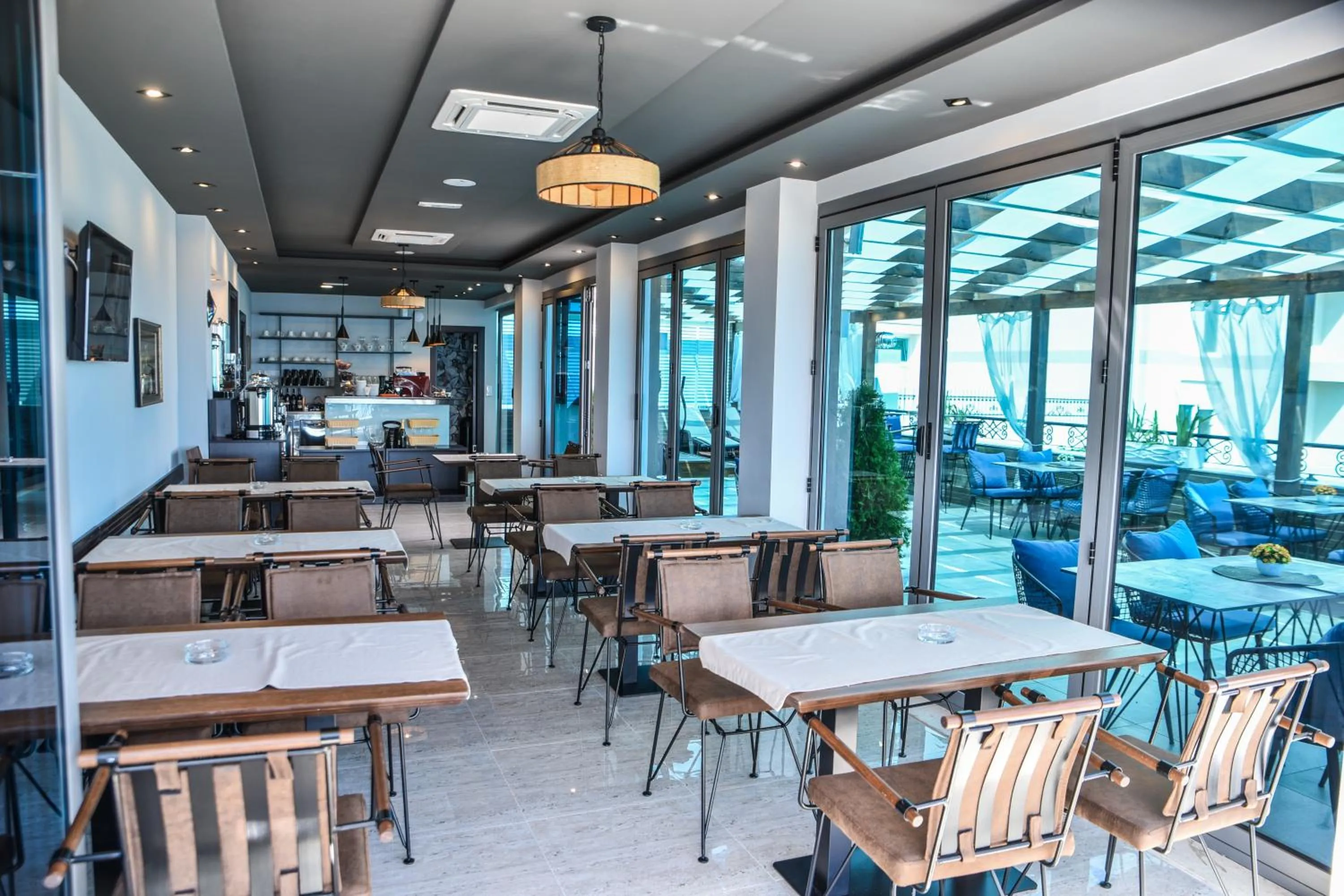 Restaurant/places to eat in Padam Hotel & SPA