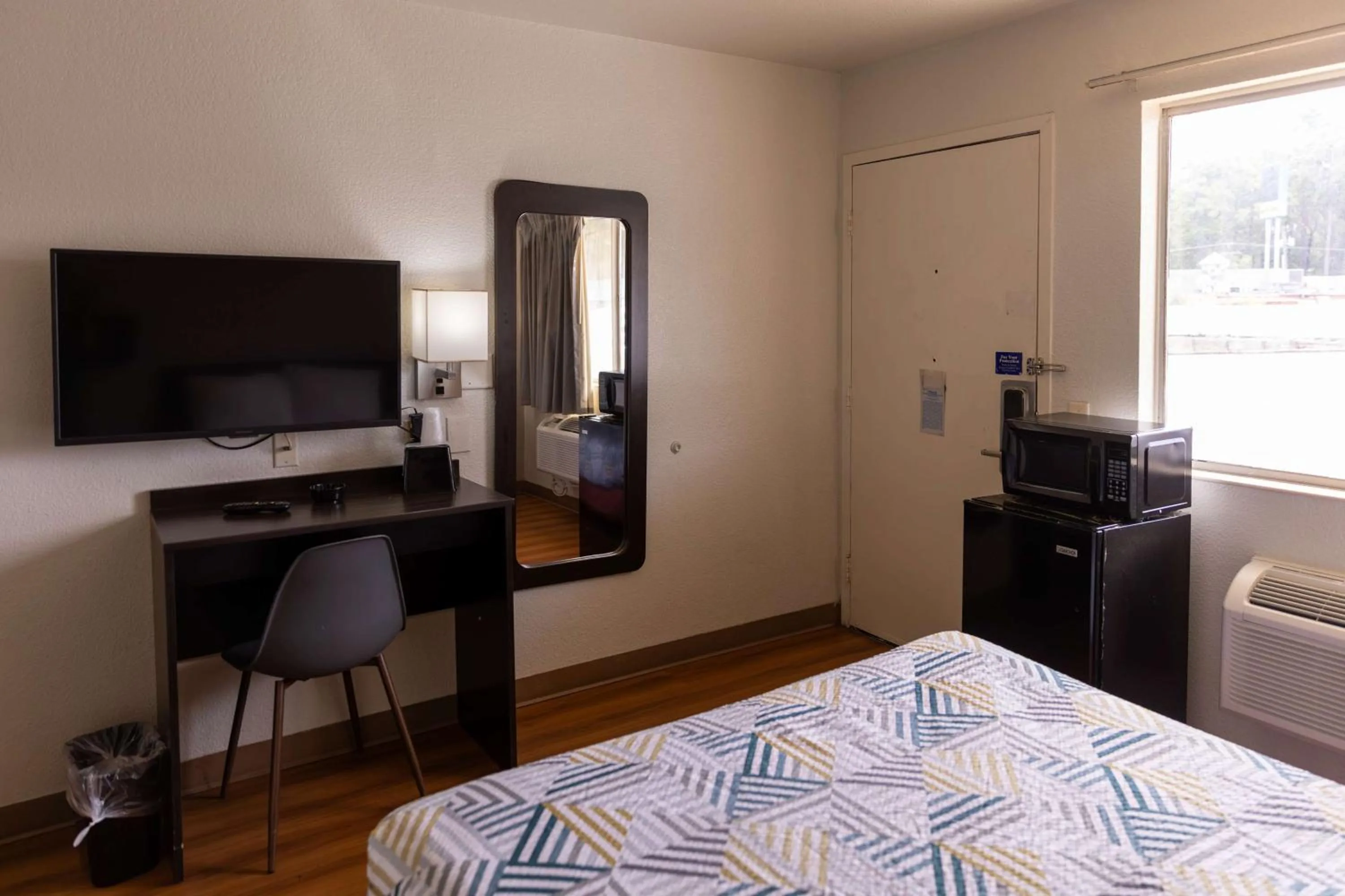 Bedroom, Bed in Motel 6-Lufkin, TX