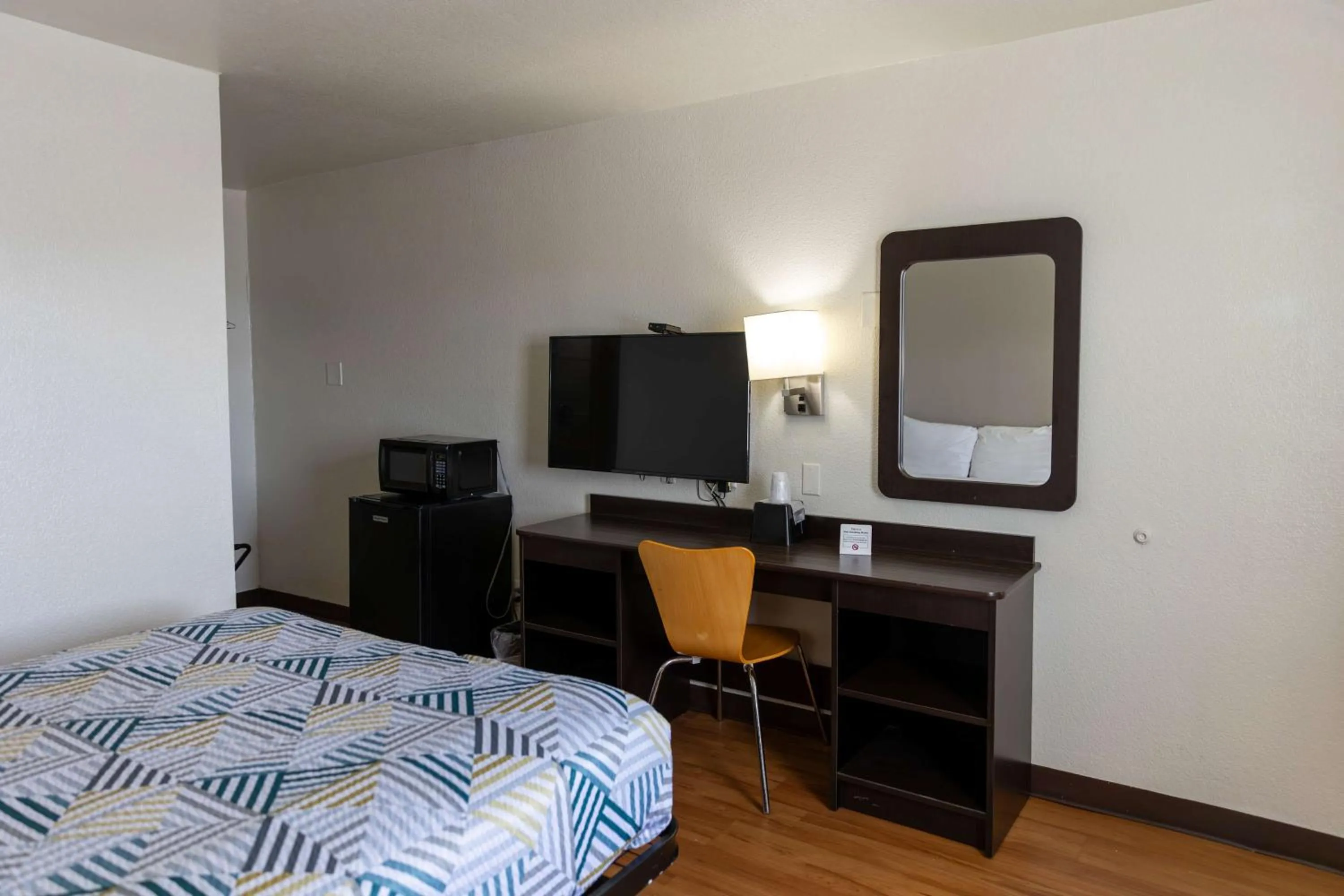 Bedroom, Bed in Motel 6-Lufkin, TX