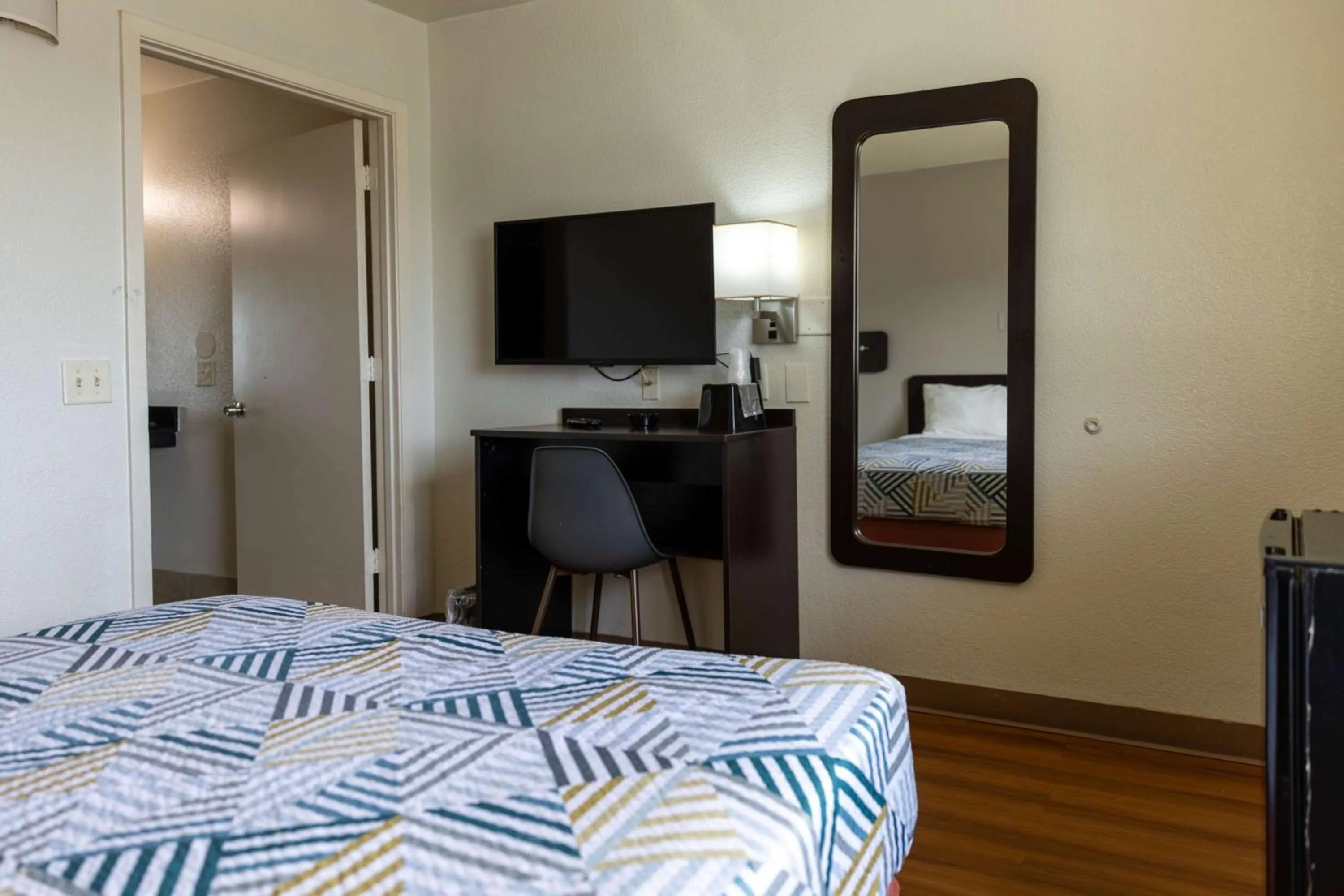 Bedroom, Bed in Motel 6-Lufkin, TX