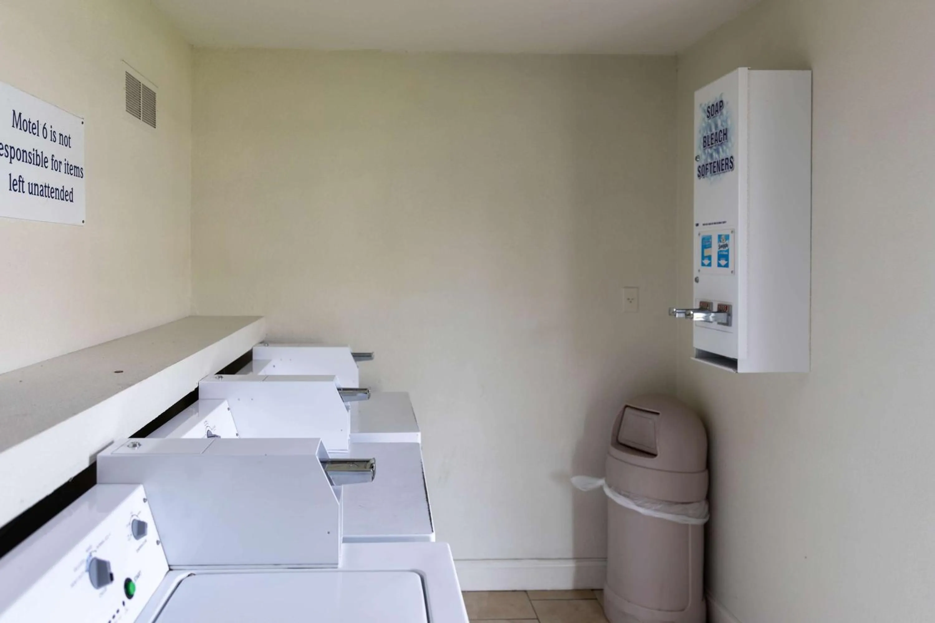 Property building in Motel 6-Lufkin, TX