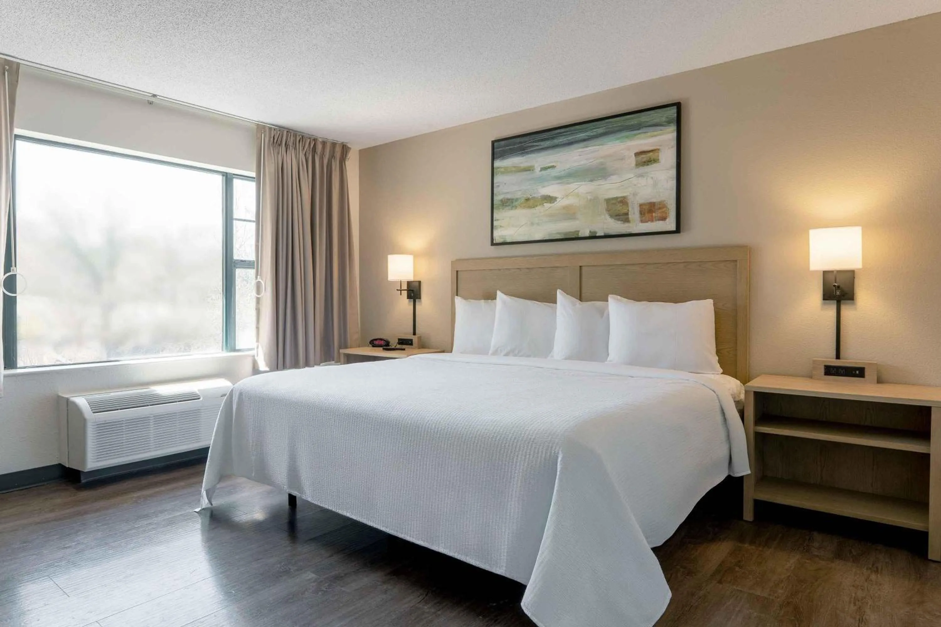 Bedroom, Bed in Extended Stay America Suites - Washington, DC - Fairfax - Fair Oaks Mall