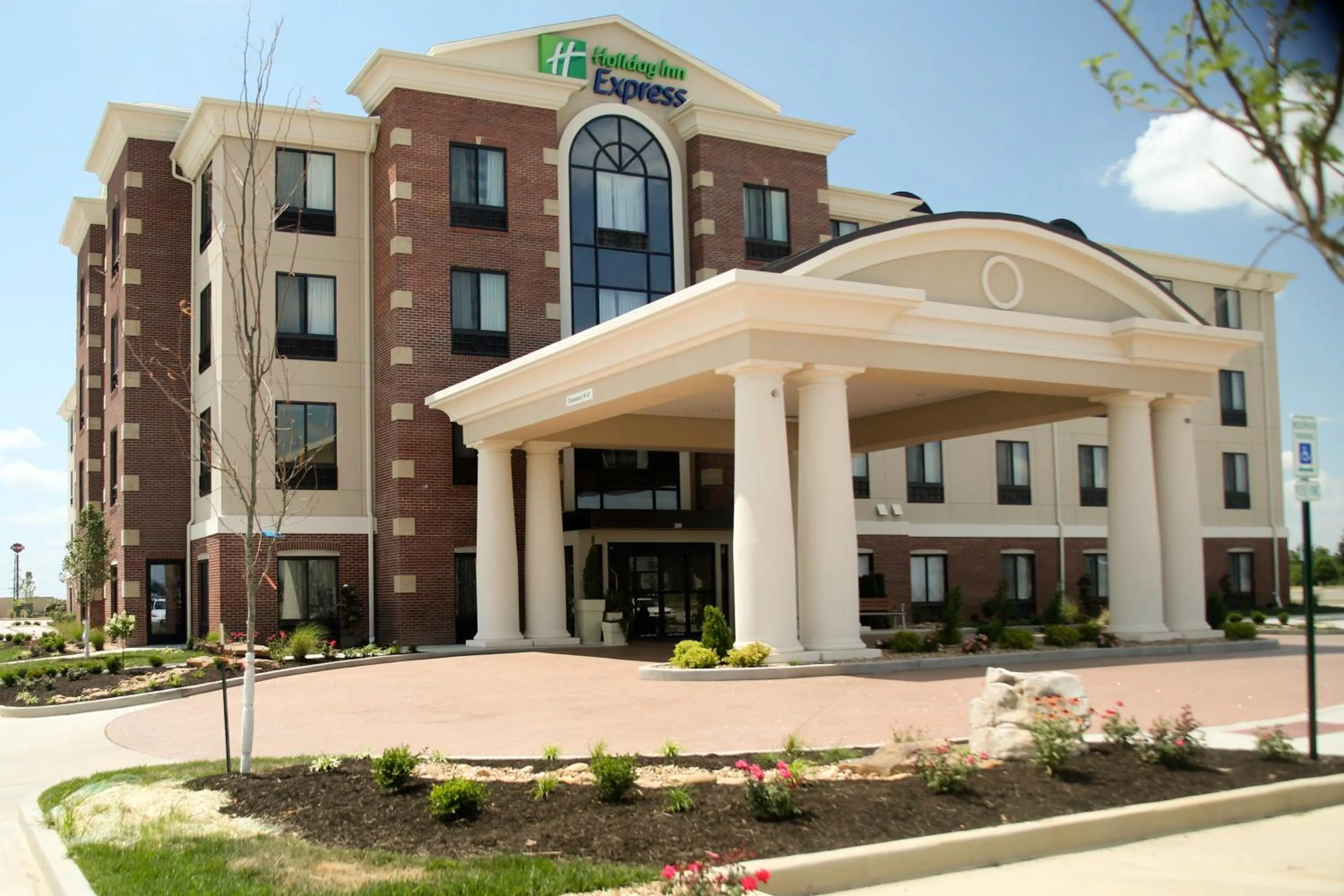 Property building in Holiday Inn Express & Suites Marion Northeast by IHG