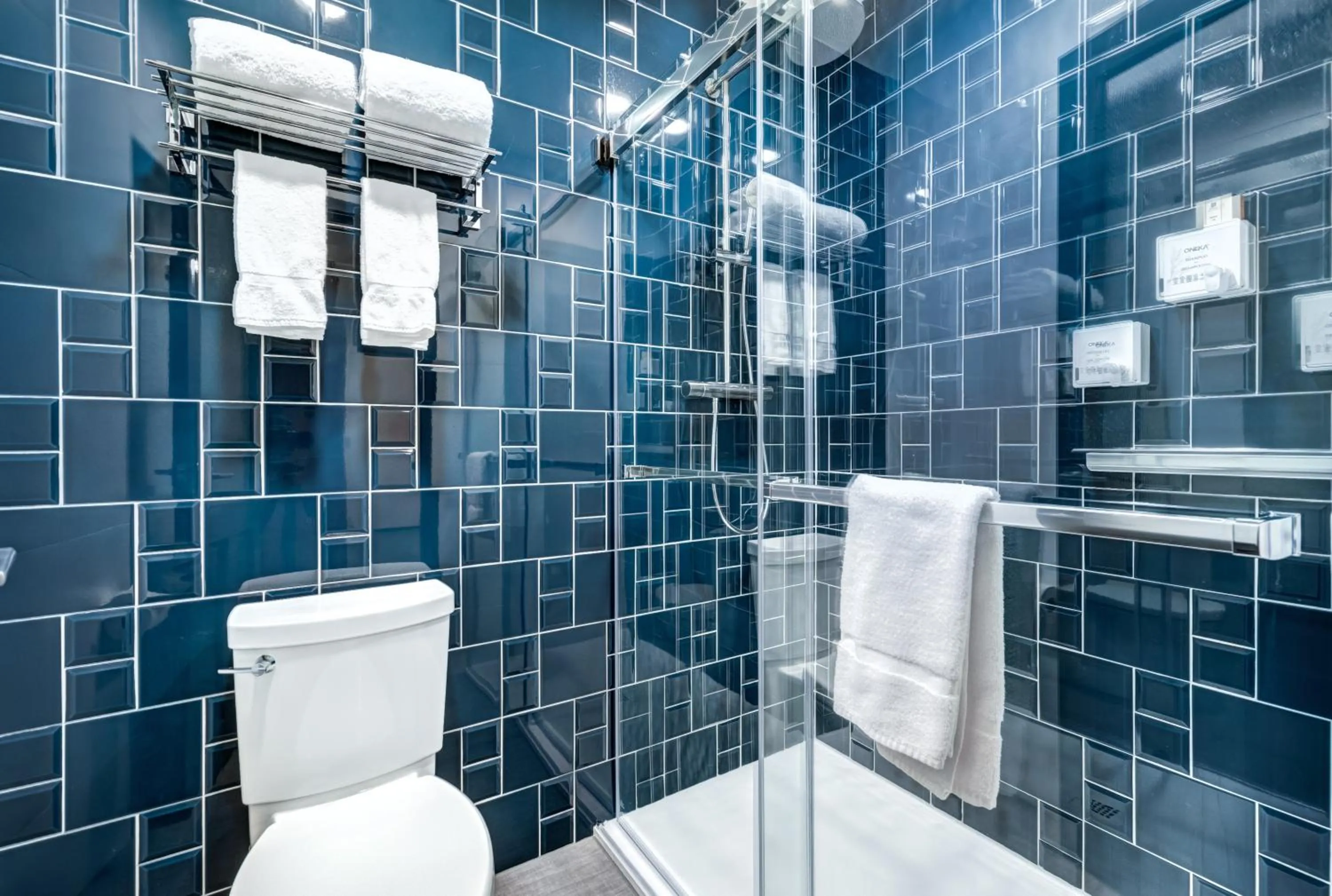 Bathroom in Hôtel Uville Montréal