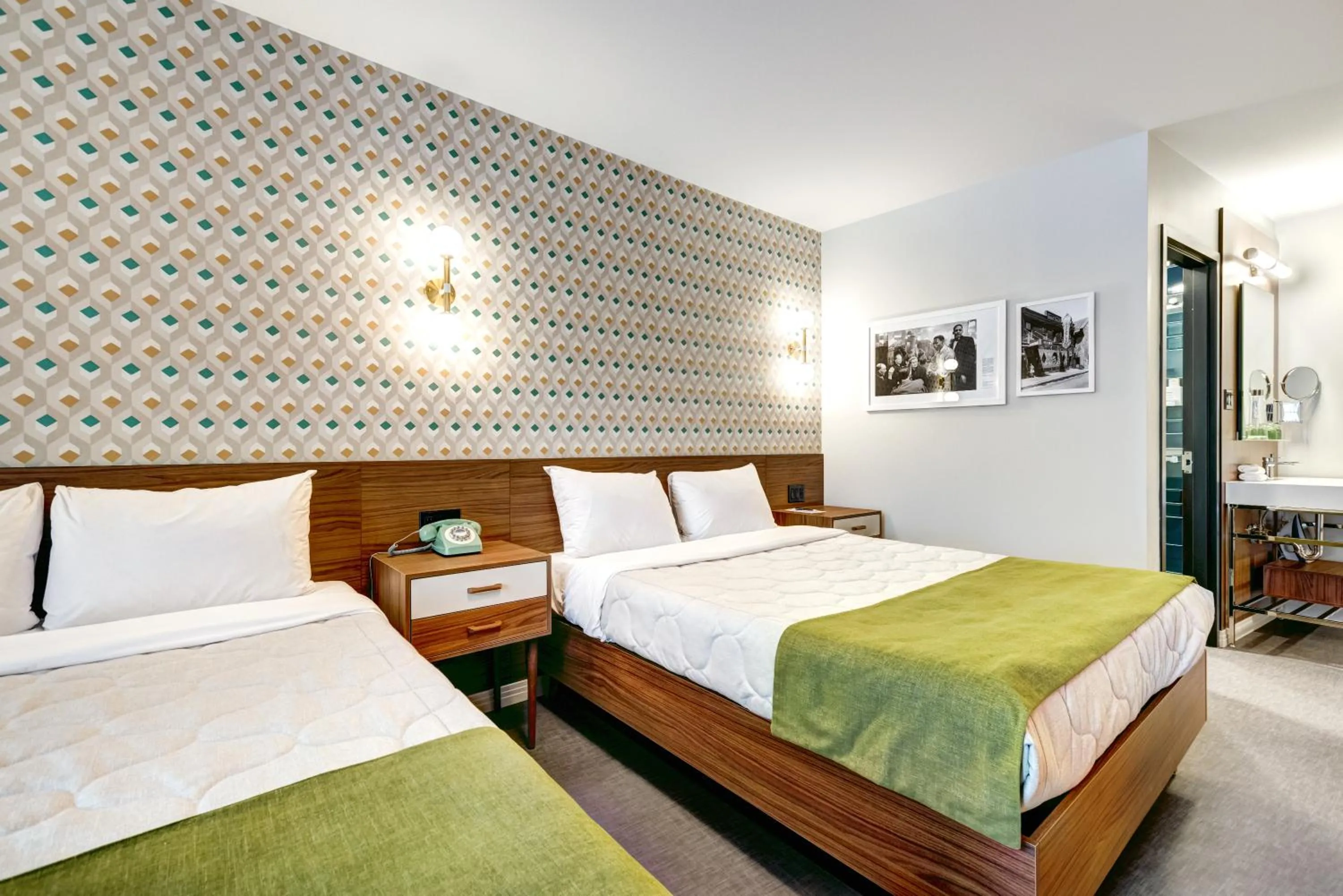 Bed in Hôtel Uville Montréal