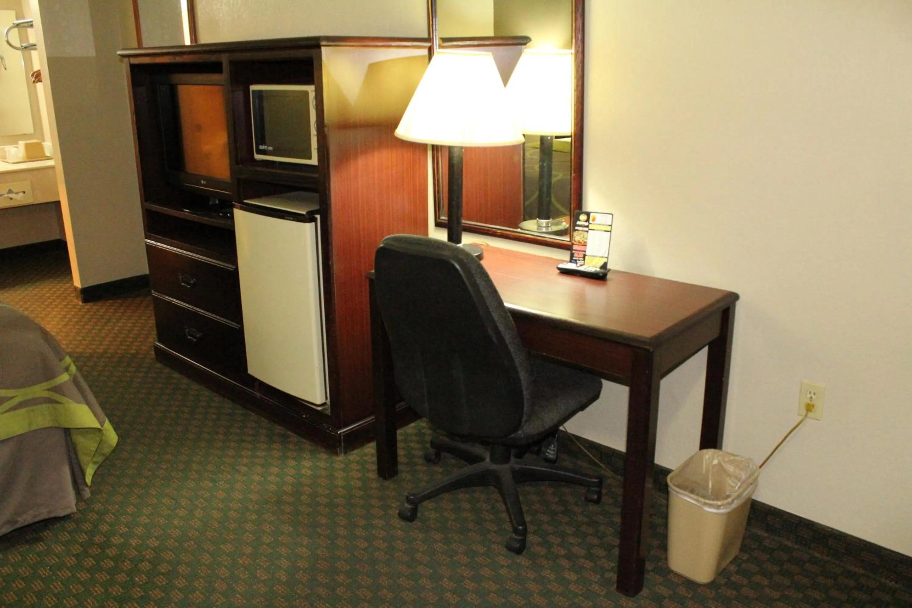 TV and multimedia in Super 8 by Wyndham Bossier City/Shreveport Area