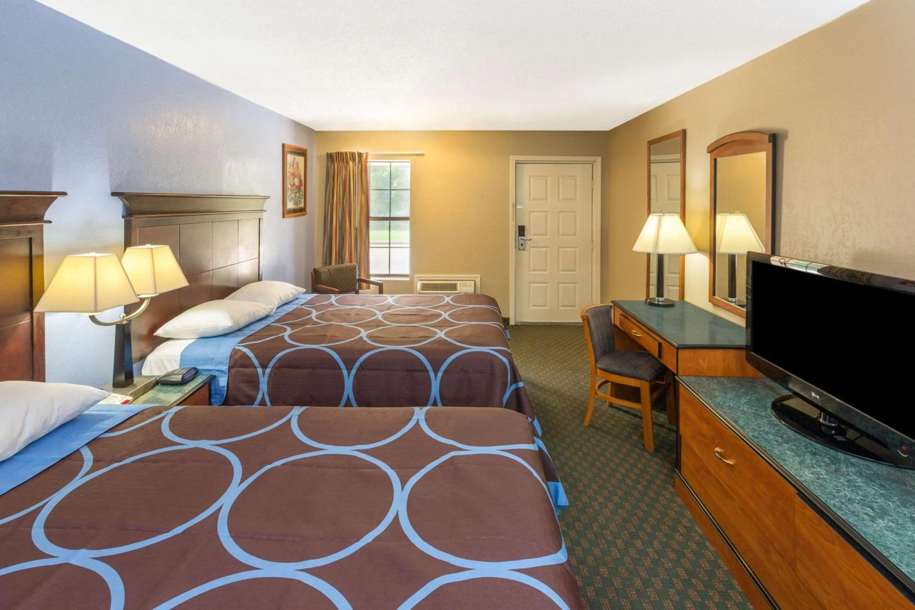 Photo of the whole room, Bed in Super 8 by Wyndham Bossier City/Shreveport Area