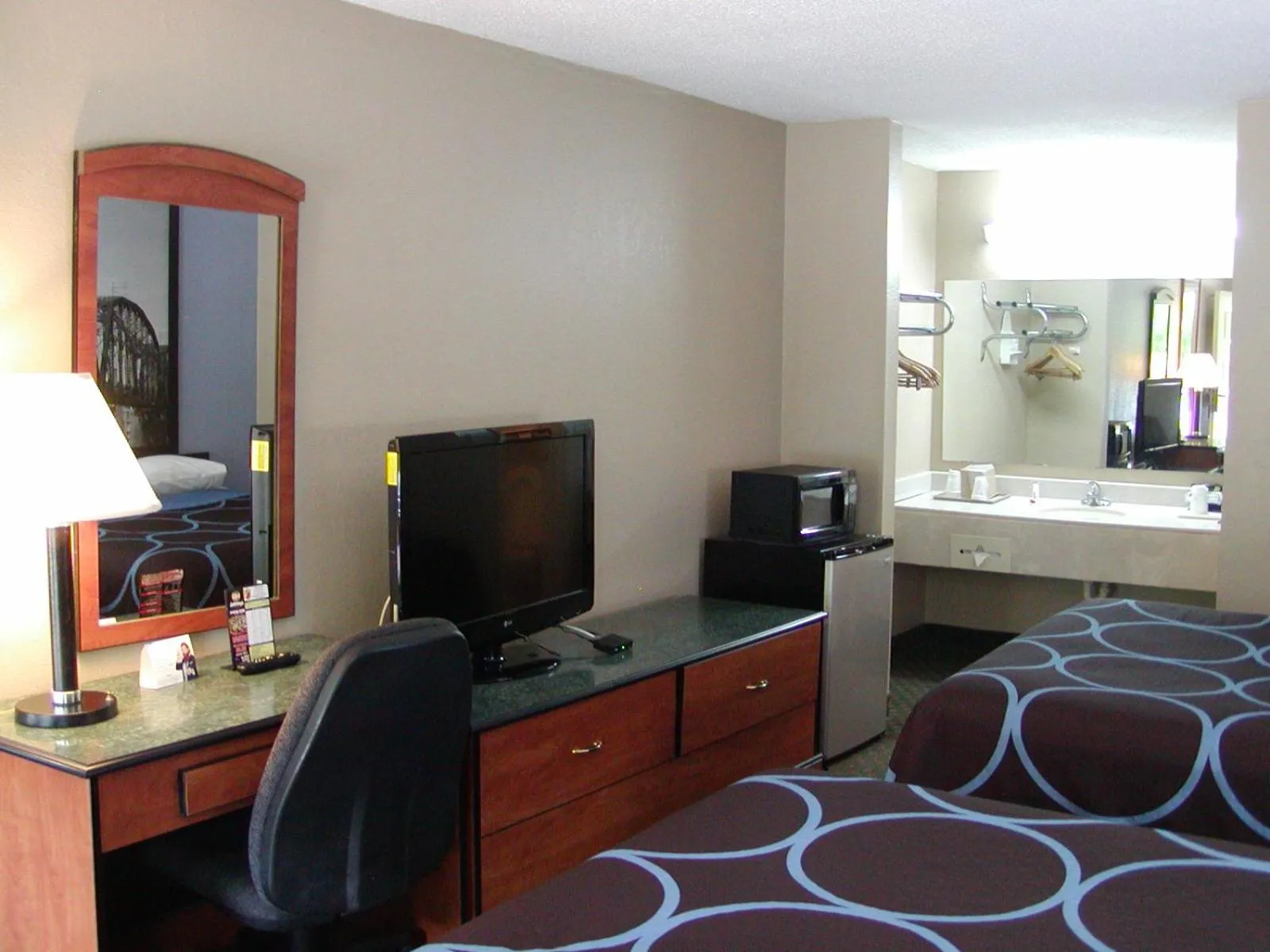 TV and multimedia, Bed in Super 8 by Wyndham Bossier City/Shreveport Area