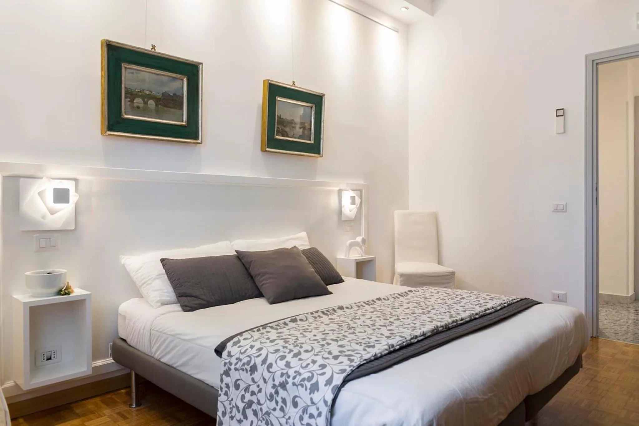 Bed in Dulcis In Vatican b&b