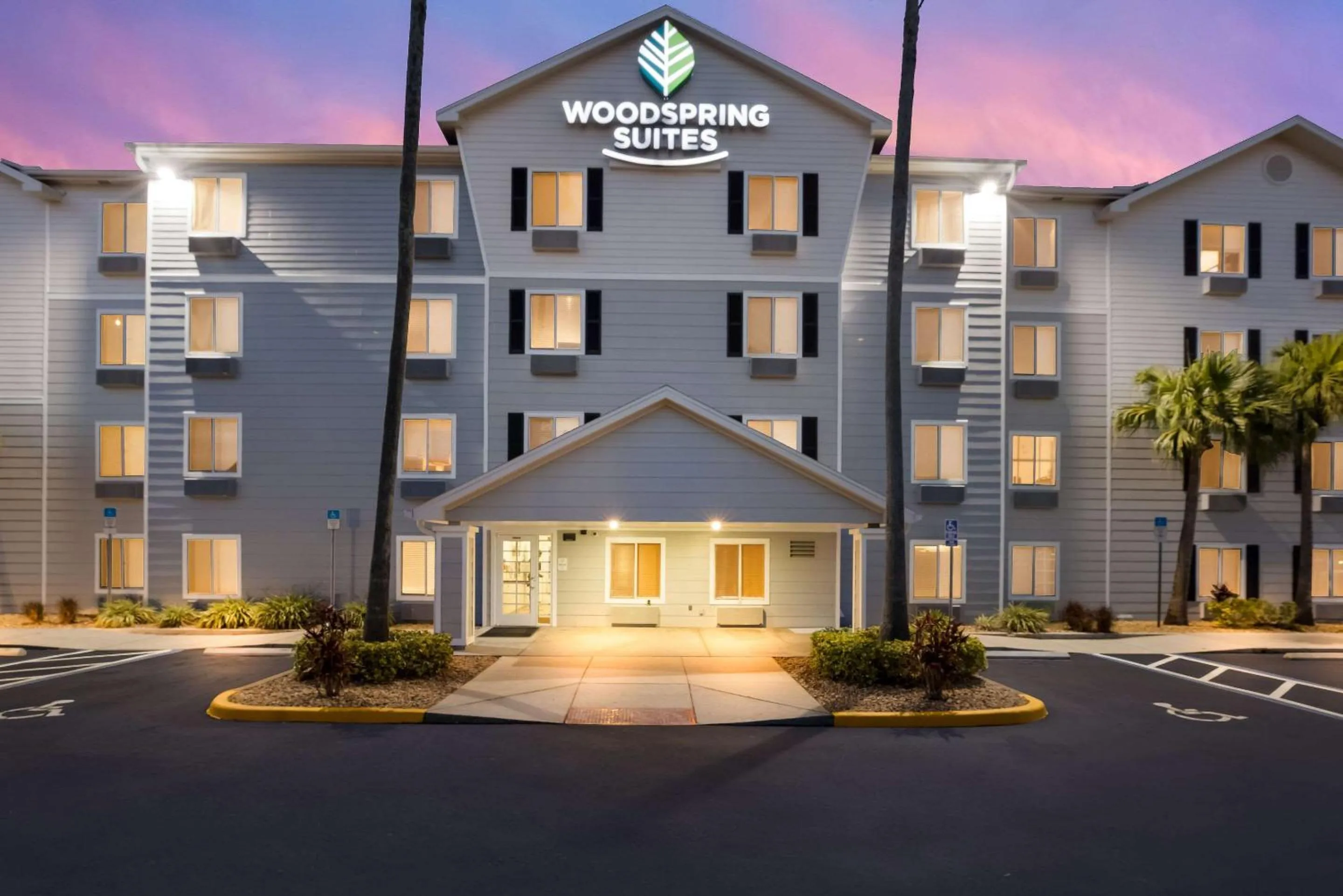 Property building in WoodSpring Suites Orlando North - Maitland