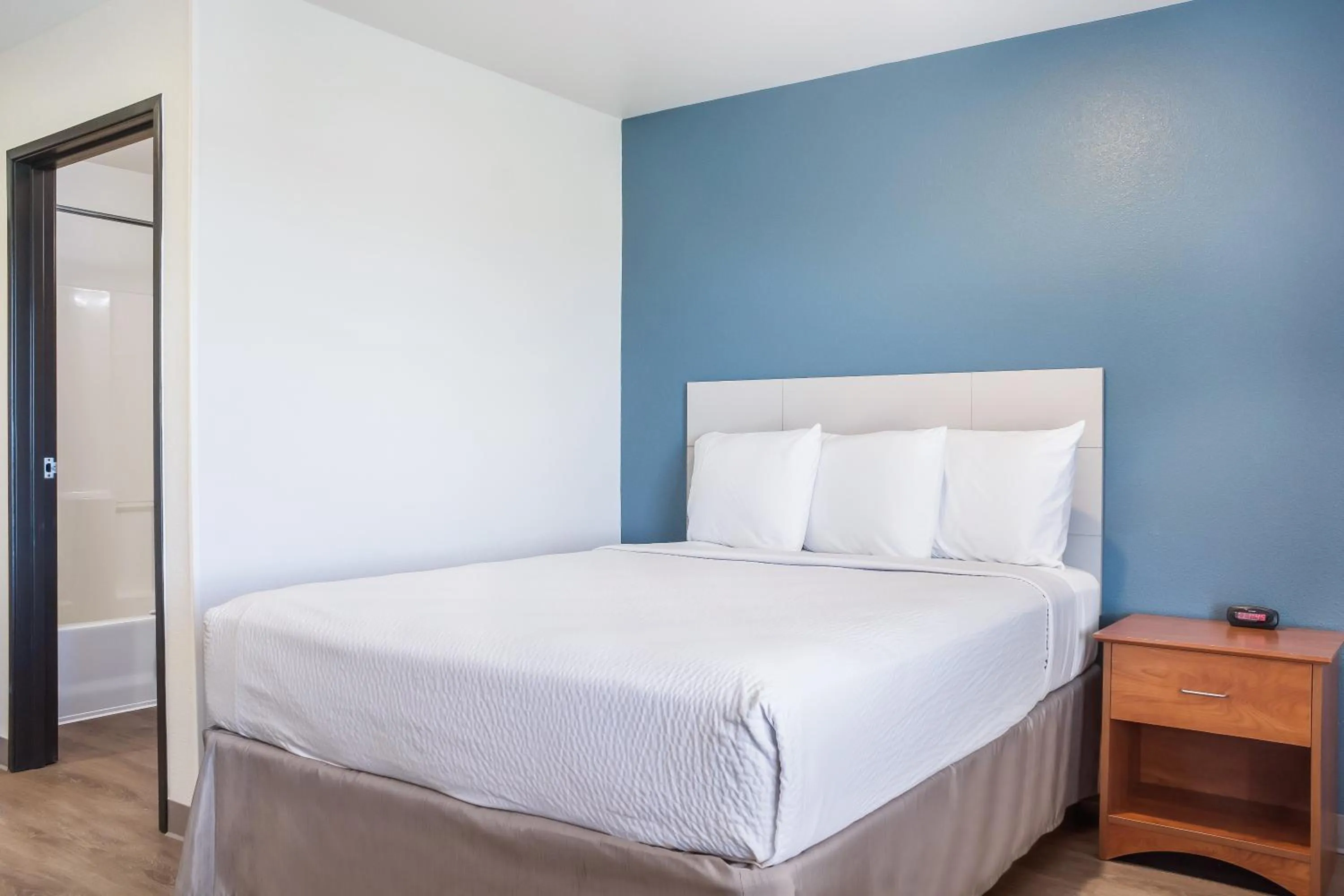 Bedroom, Bed in WoodSpring Suites Amarillo East I-40