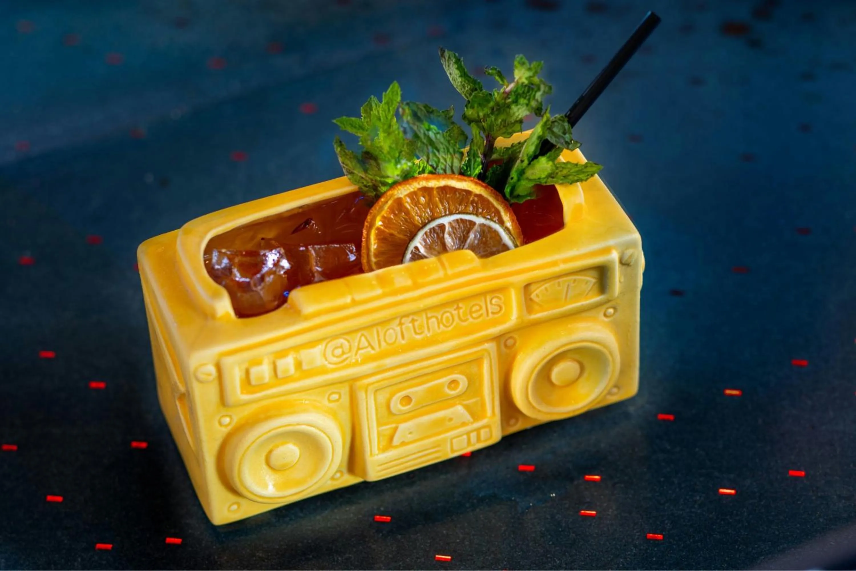 Lounge or bar in aloft Green Bay