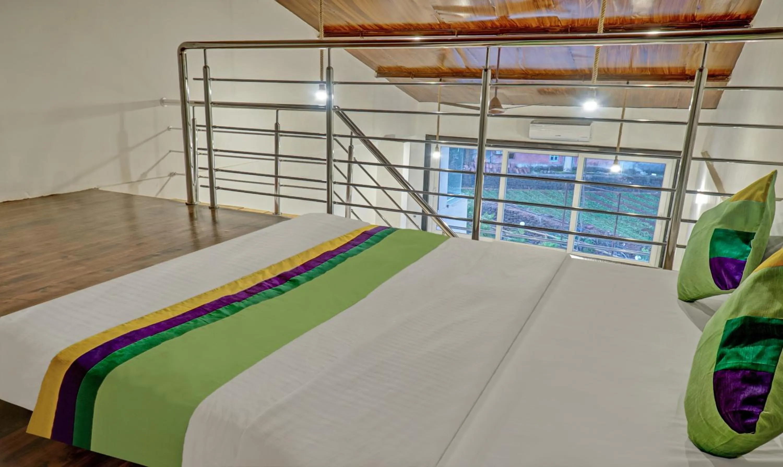 Bed in Hotel Lake Paradise Mahabaleshwar