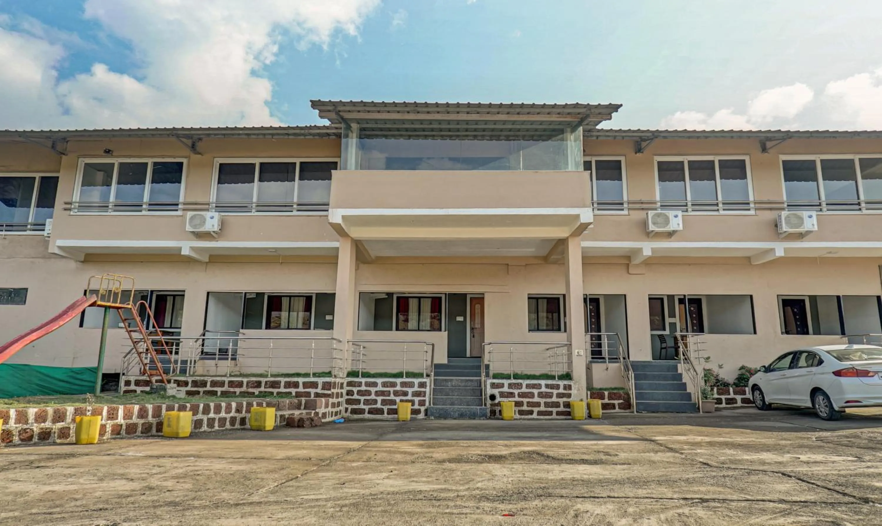 Property building in Hotel Lake Paradise Mahabaleshwar