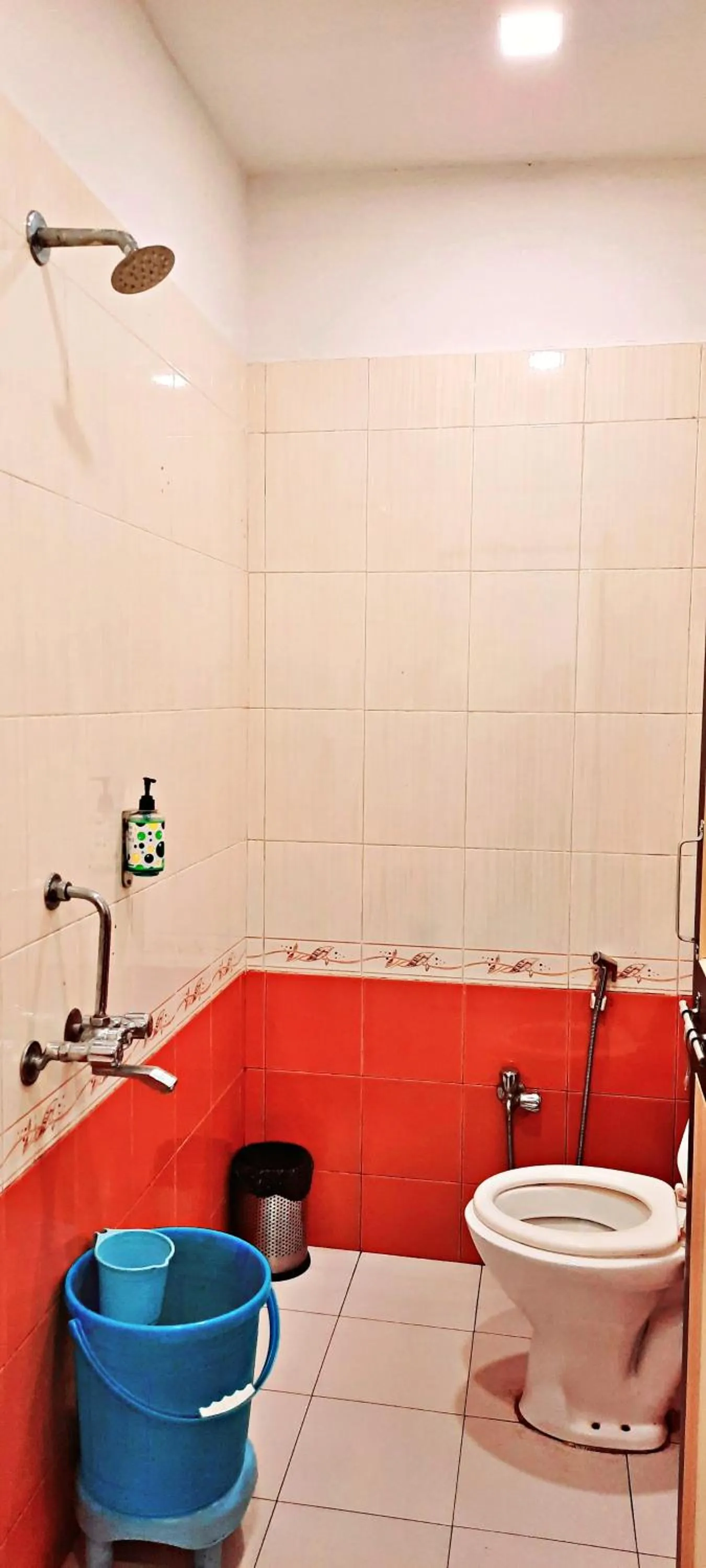 Bathroom in Hotel Lake Paradise Mahabaleshwar