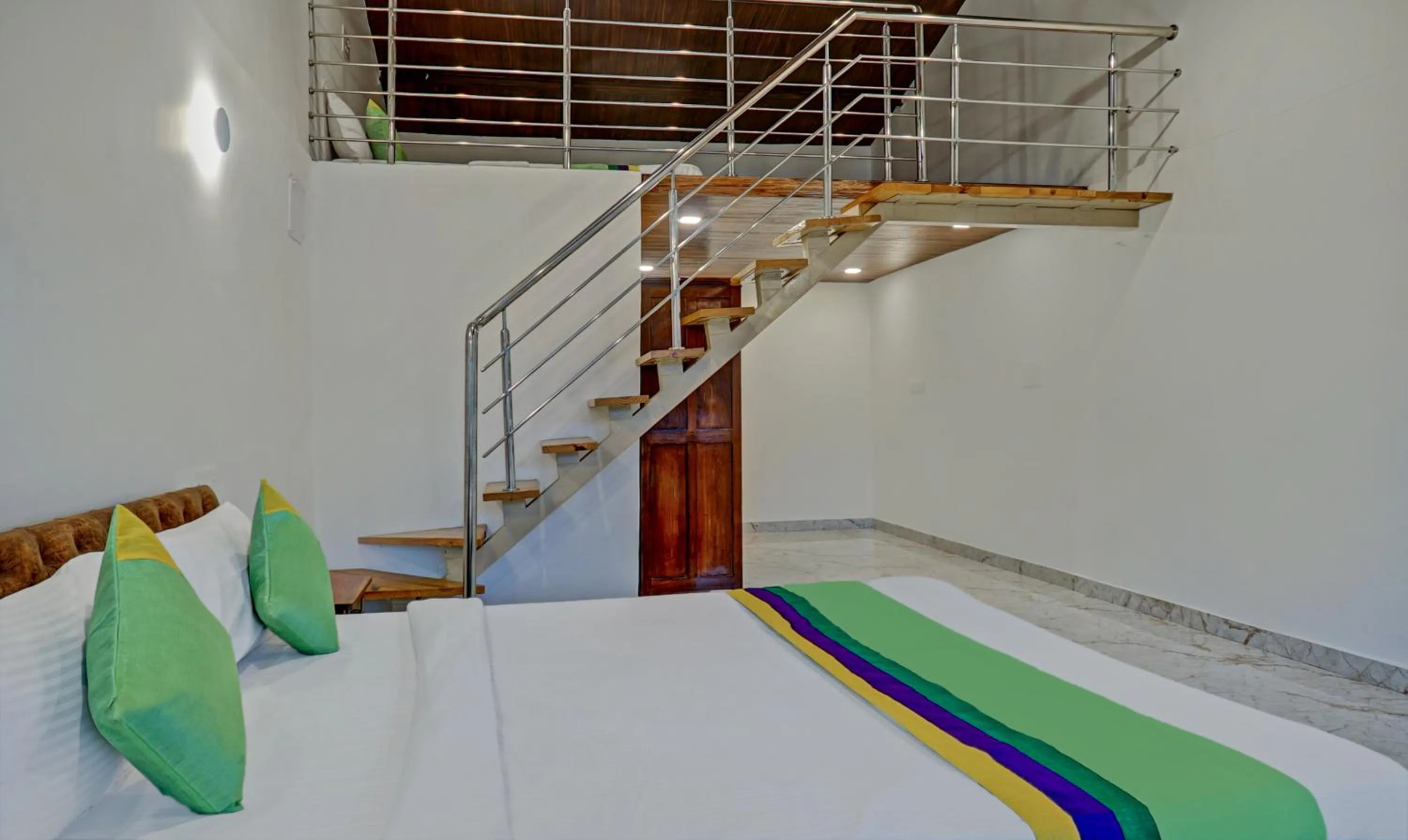 Photo of the whole room, Bed in Hotel Lake Paradise Mahabaleshwar