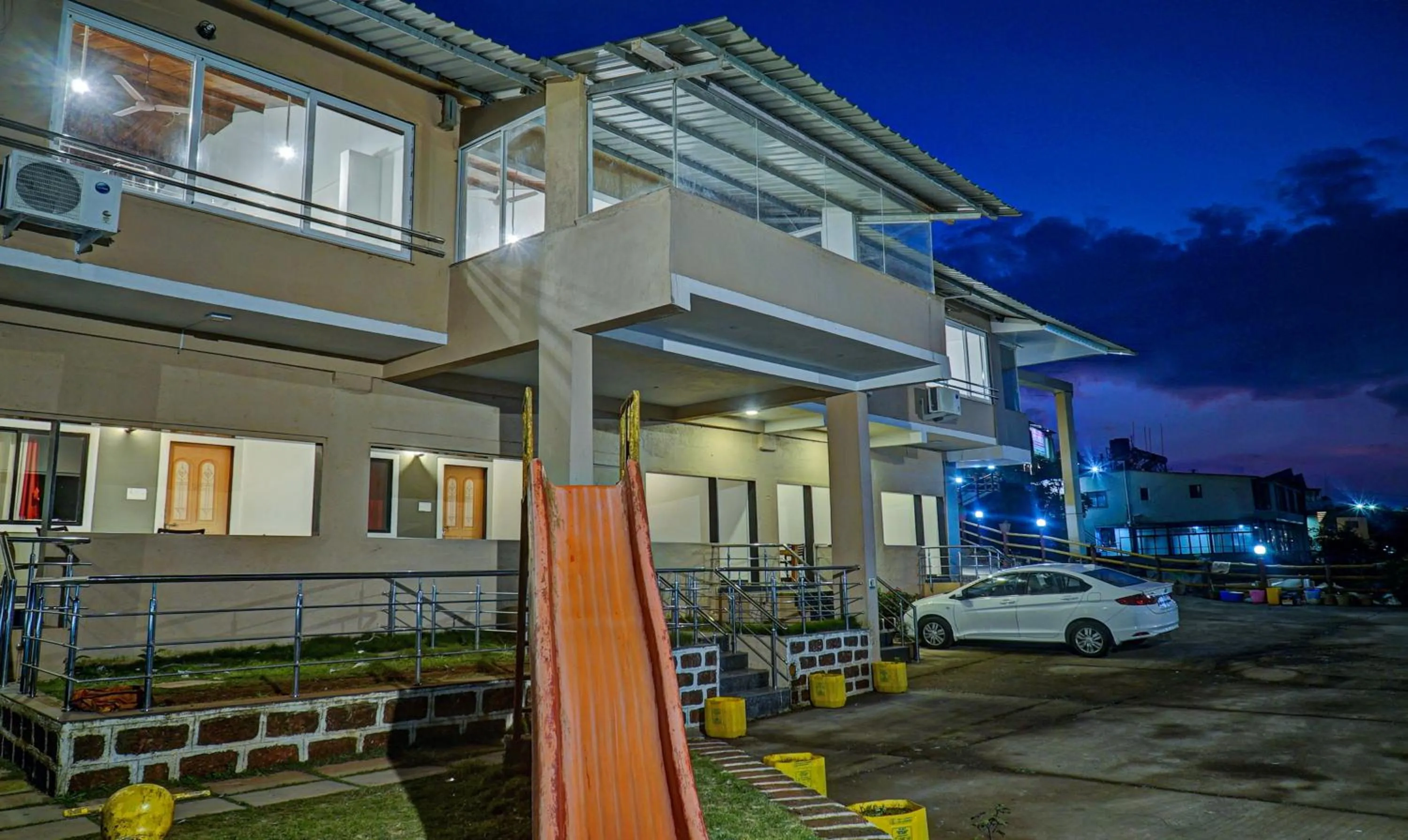 Property building in Hotel Lake Paradise Mahabaleshwar