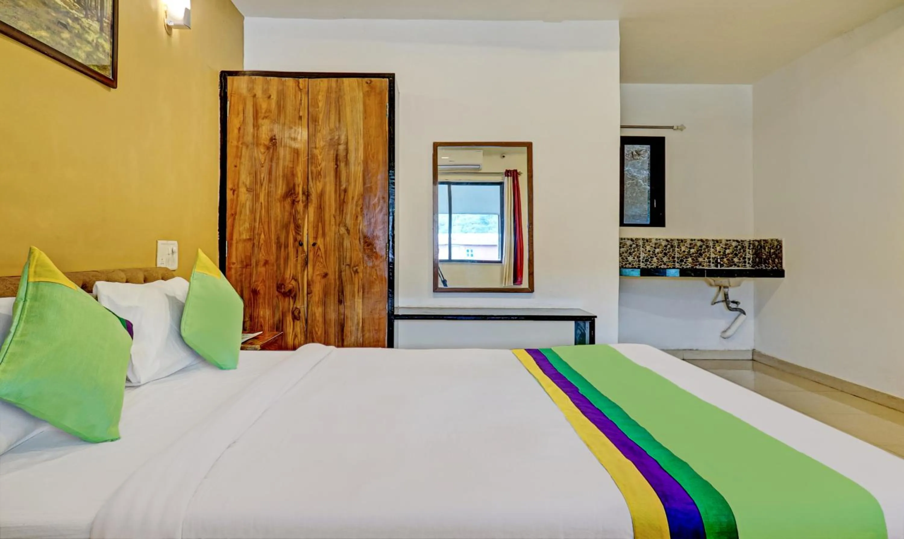 Photo of the whole room, Bed in Hotel Lake Paradise Mahabaleshwar