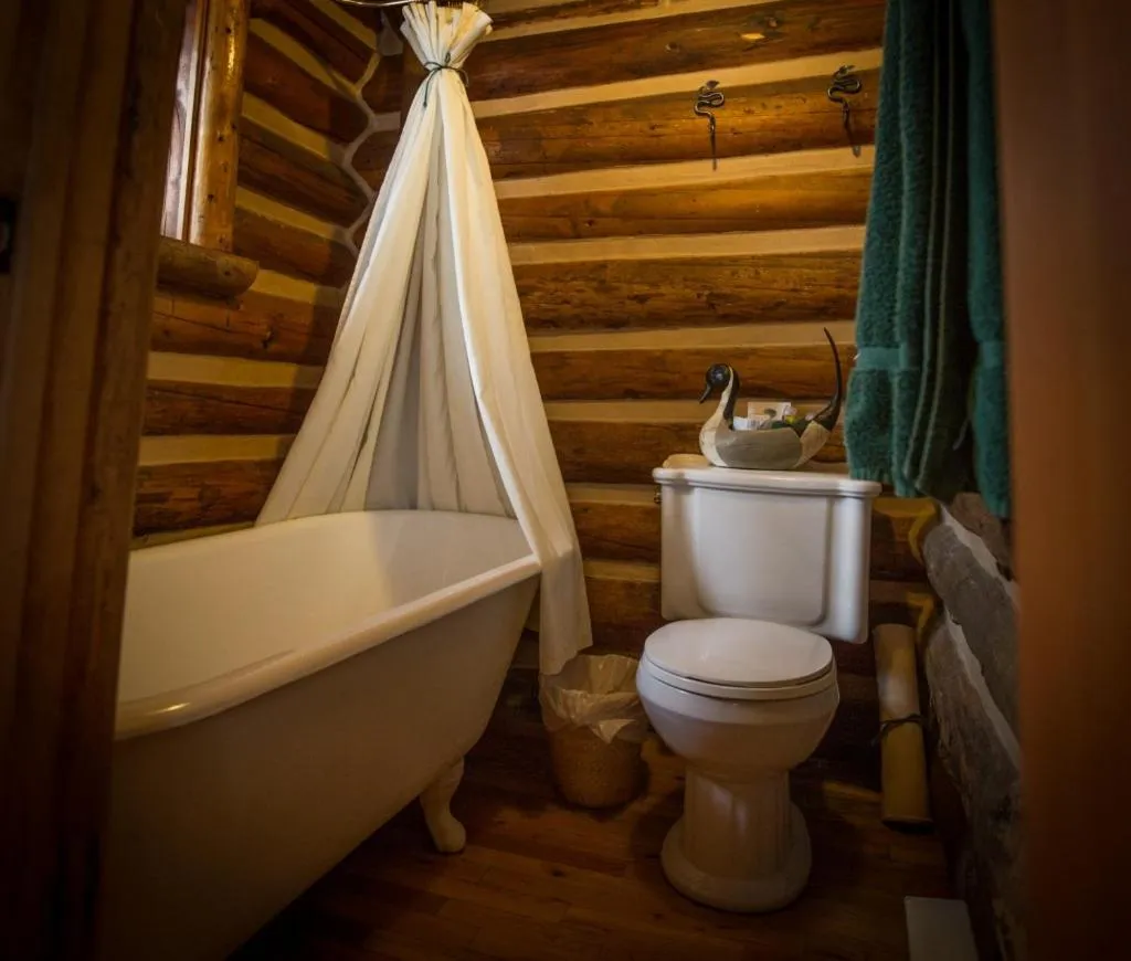 Bathroom in Storm Mountain Lodge & Cabins