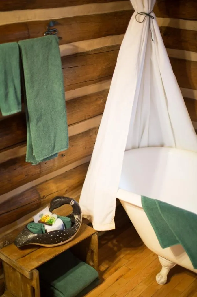 Bathroom in Storm Mountain Lodge & Cabins