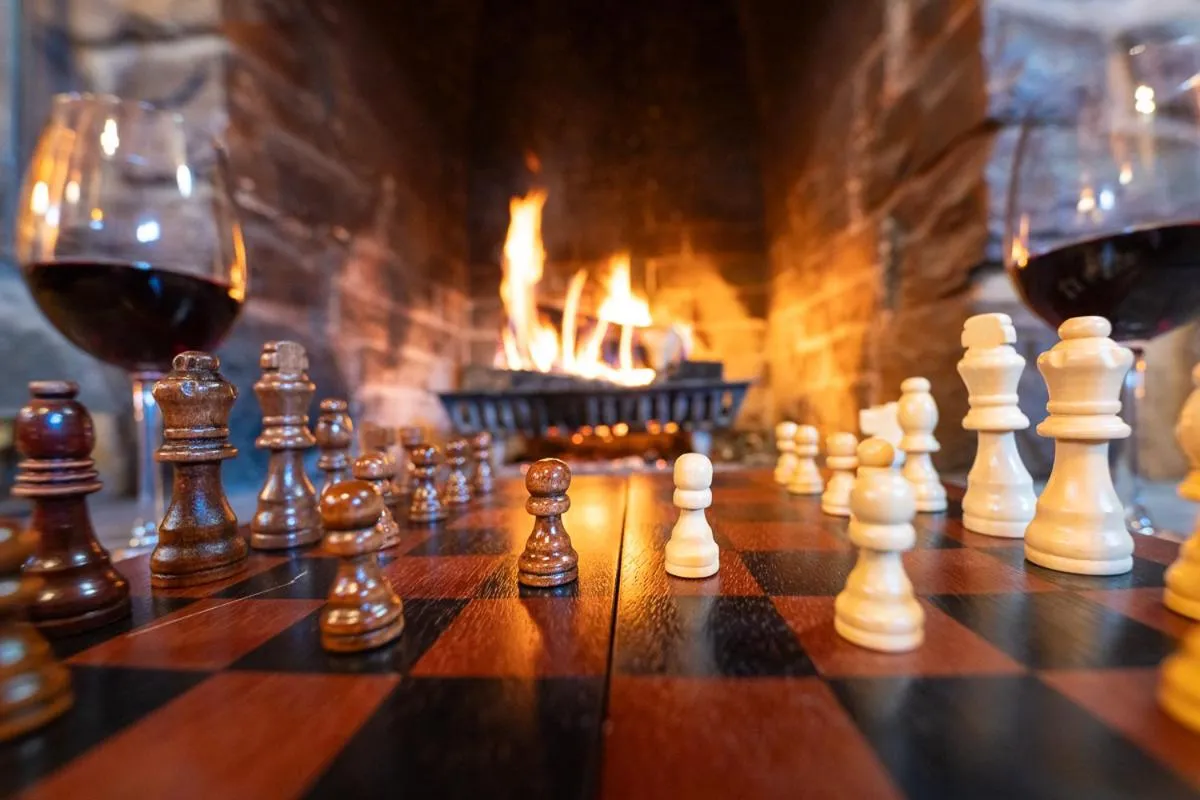 Restaurant/places to eat in Storm Mountain Lodge & Cabins