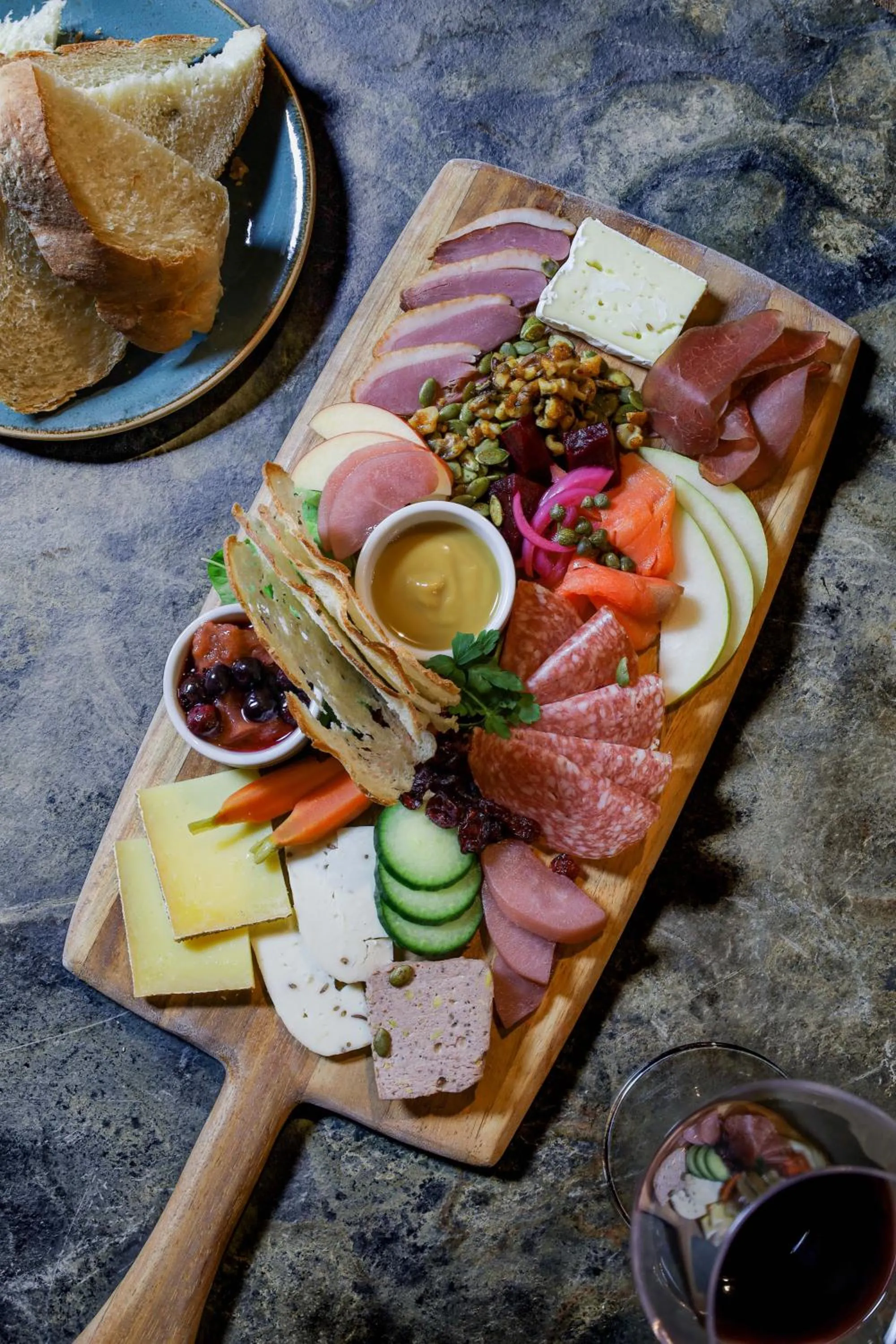 Restaurant/places to eat in Storm Mountain Lodge & Cabins