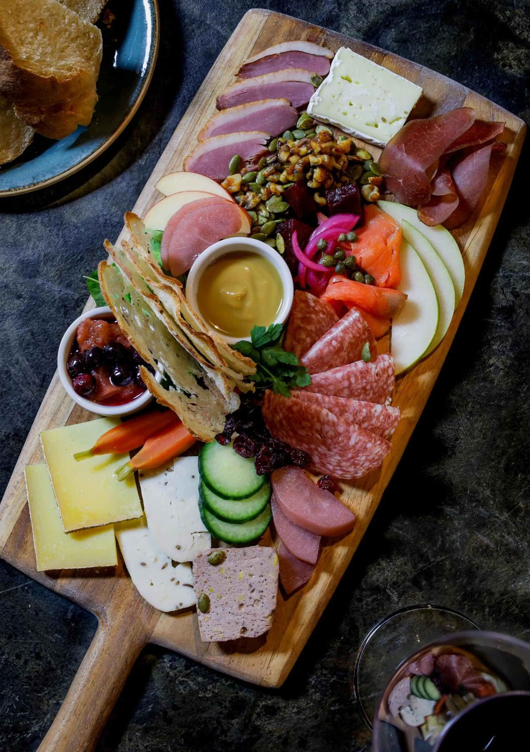 Restaurant/places to eat in Storm Mountain Lodge & Cabins