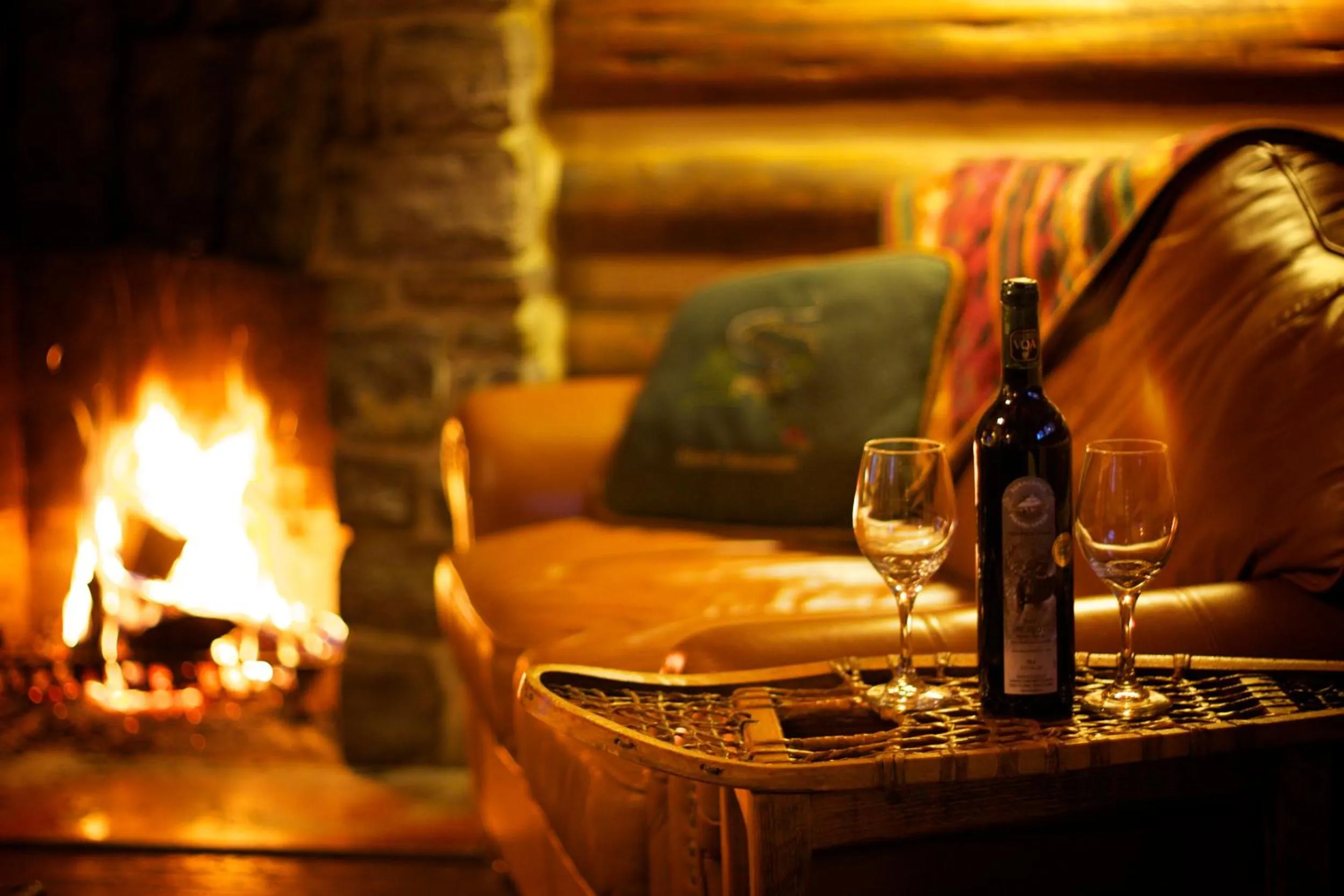 Living room in Storm Mountain Lodge & Cabins