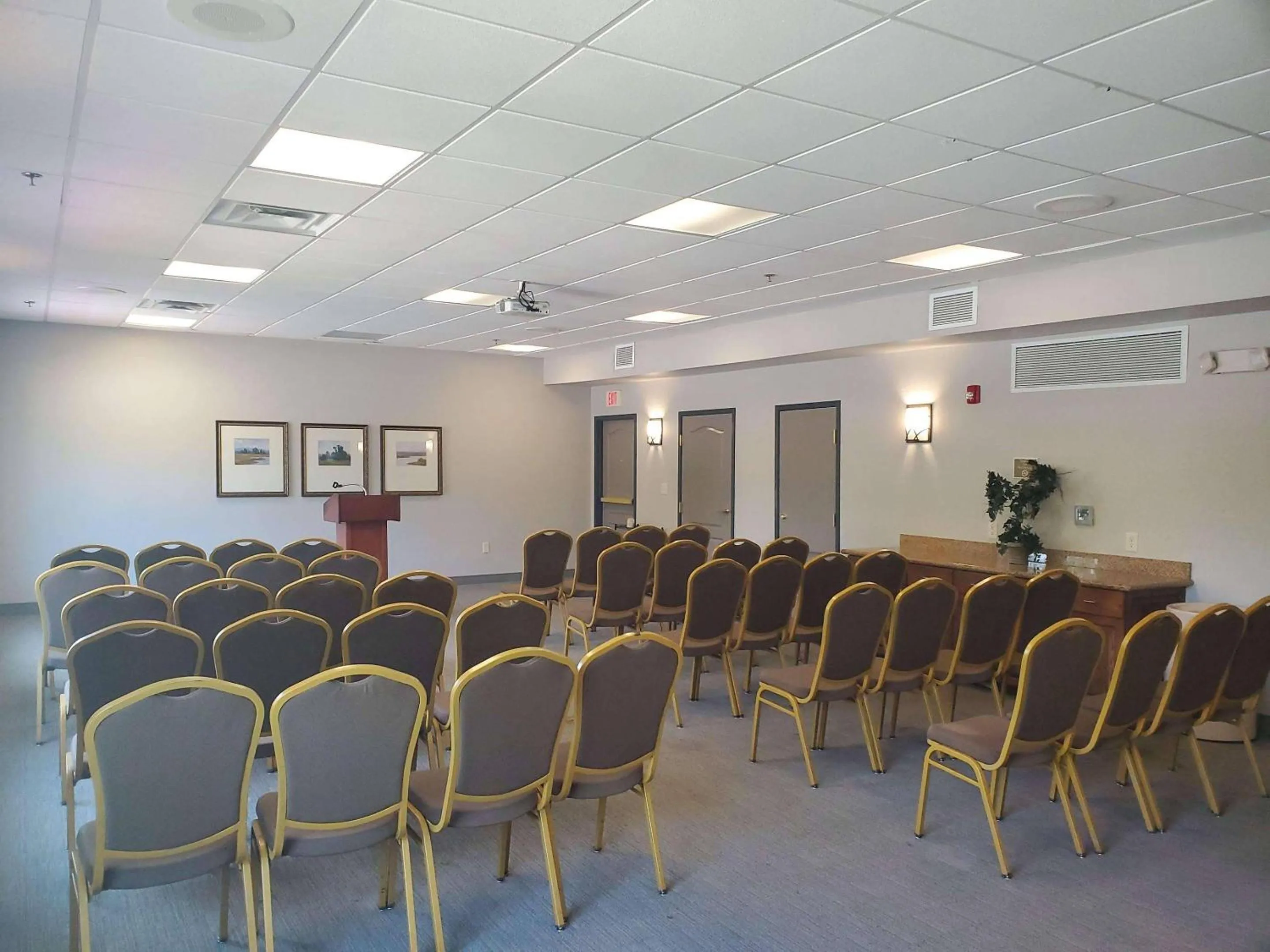 Meeting/conference room in Country Inn & Suites by Radisson, Rocky Mount, NC