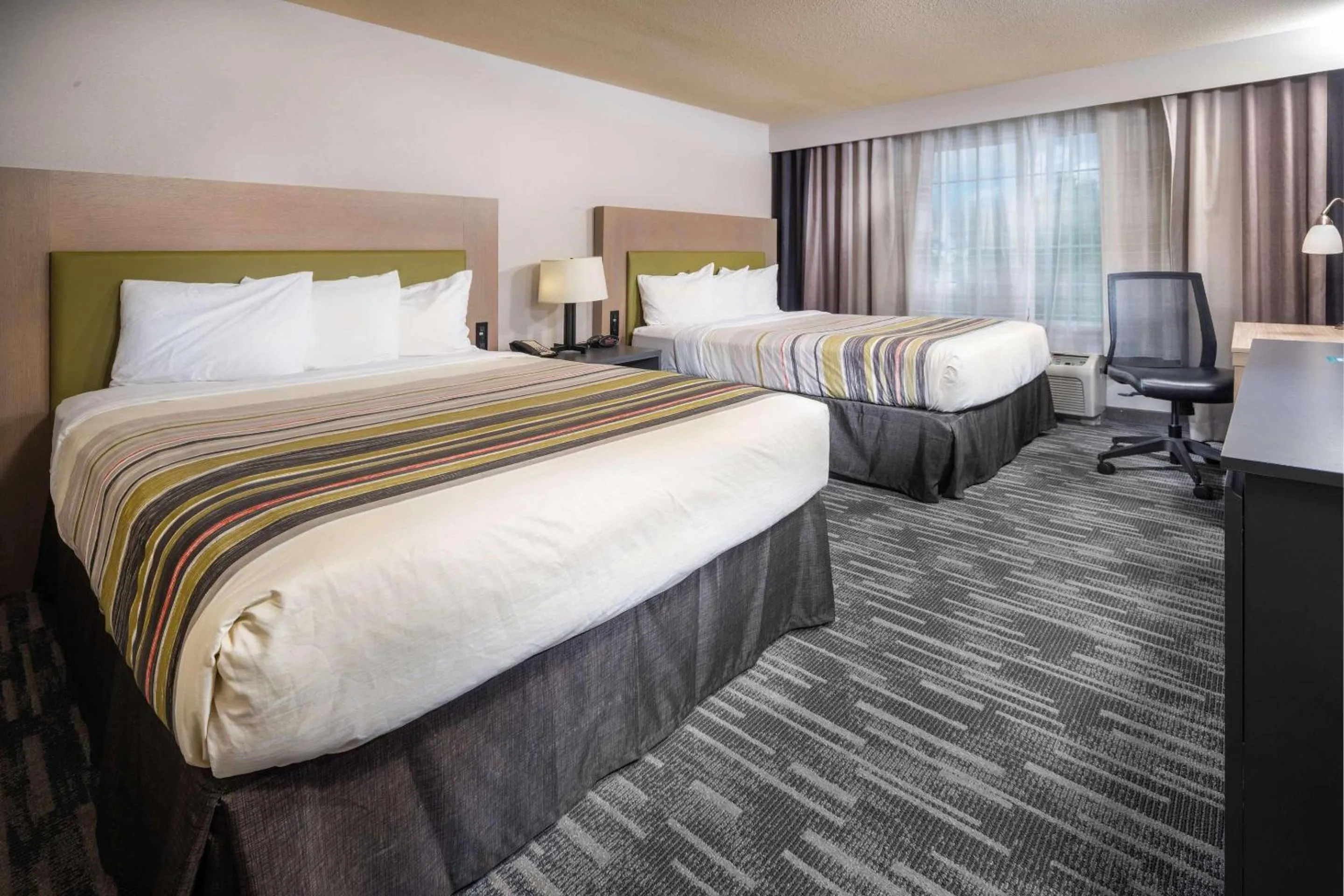 Bedroom, Bed in Country Inn & Suites by Radisson, Rocky Mount, NC