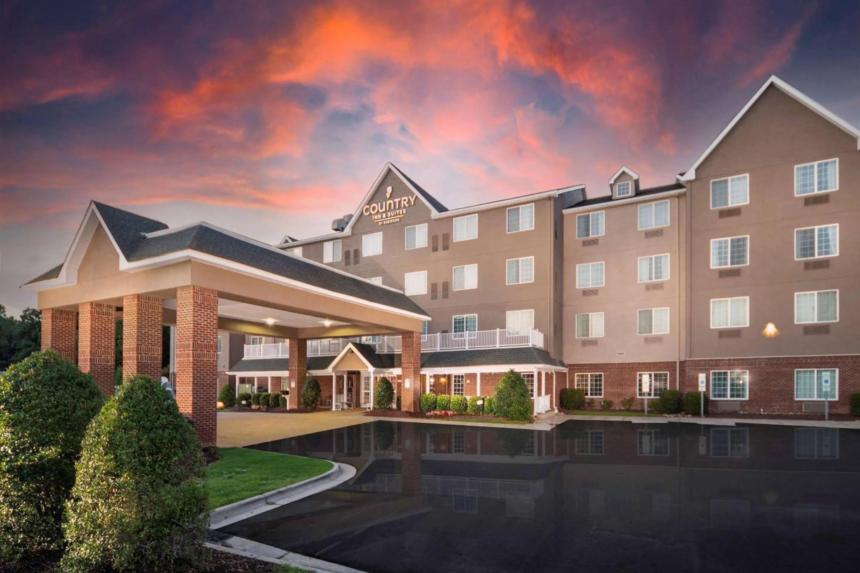 Property building in Country Inn & Suites by Radisson, Rocky Mount, NC