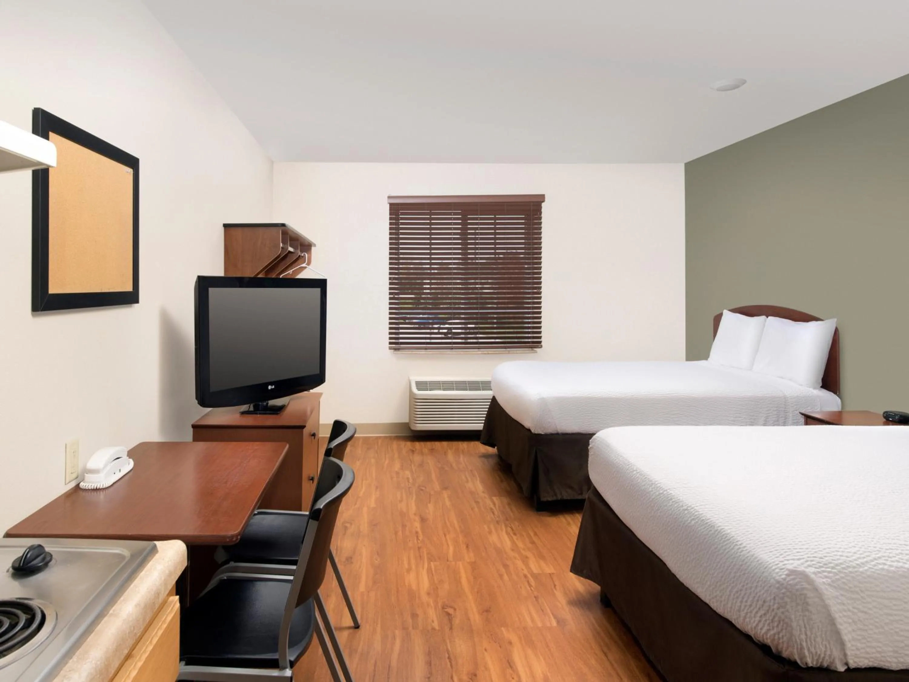 Bed in Extended Stay America Select Suites - Omaha - Southwest