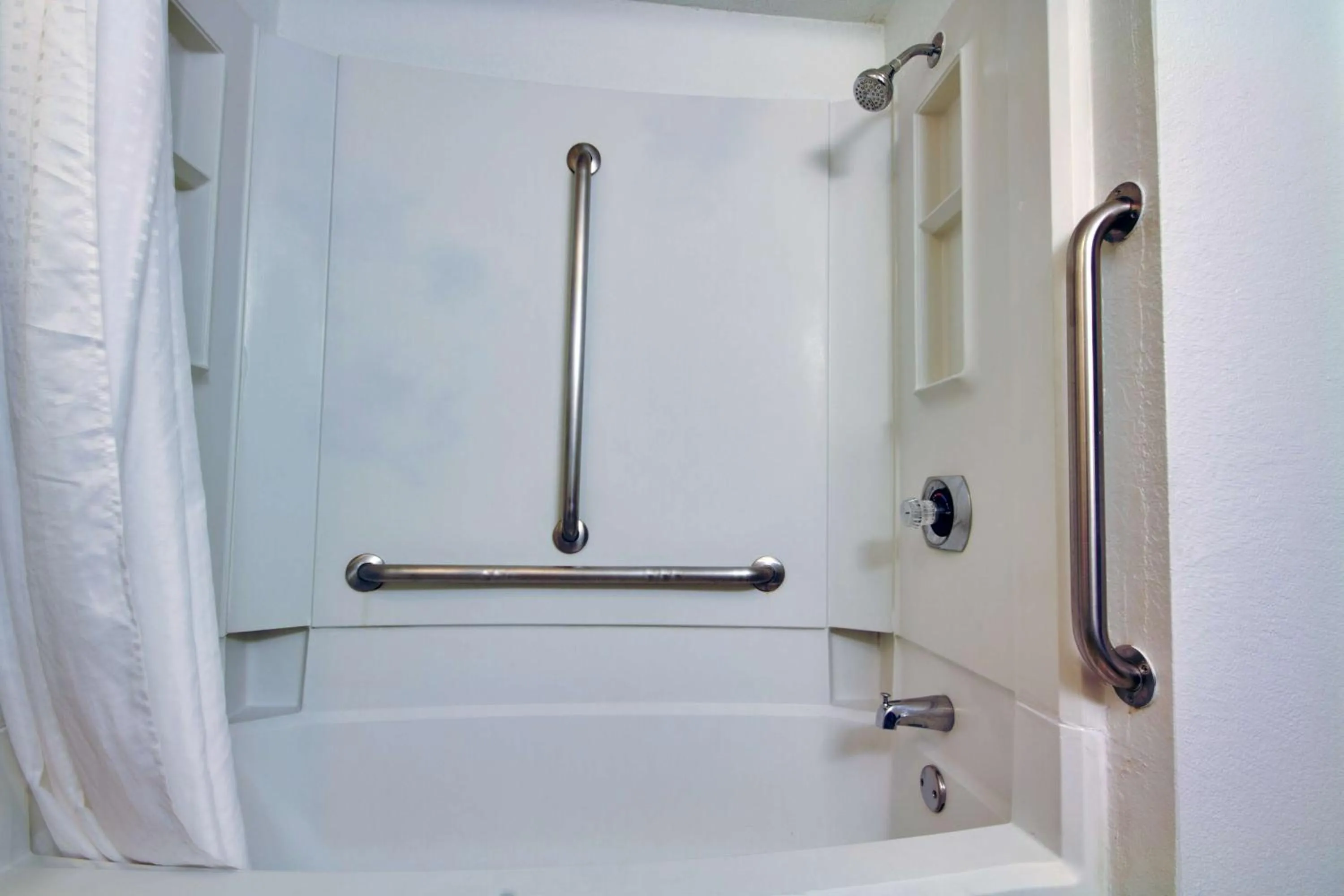 Shower in Motel 6 Dallas - Fair Park