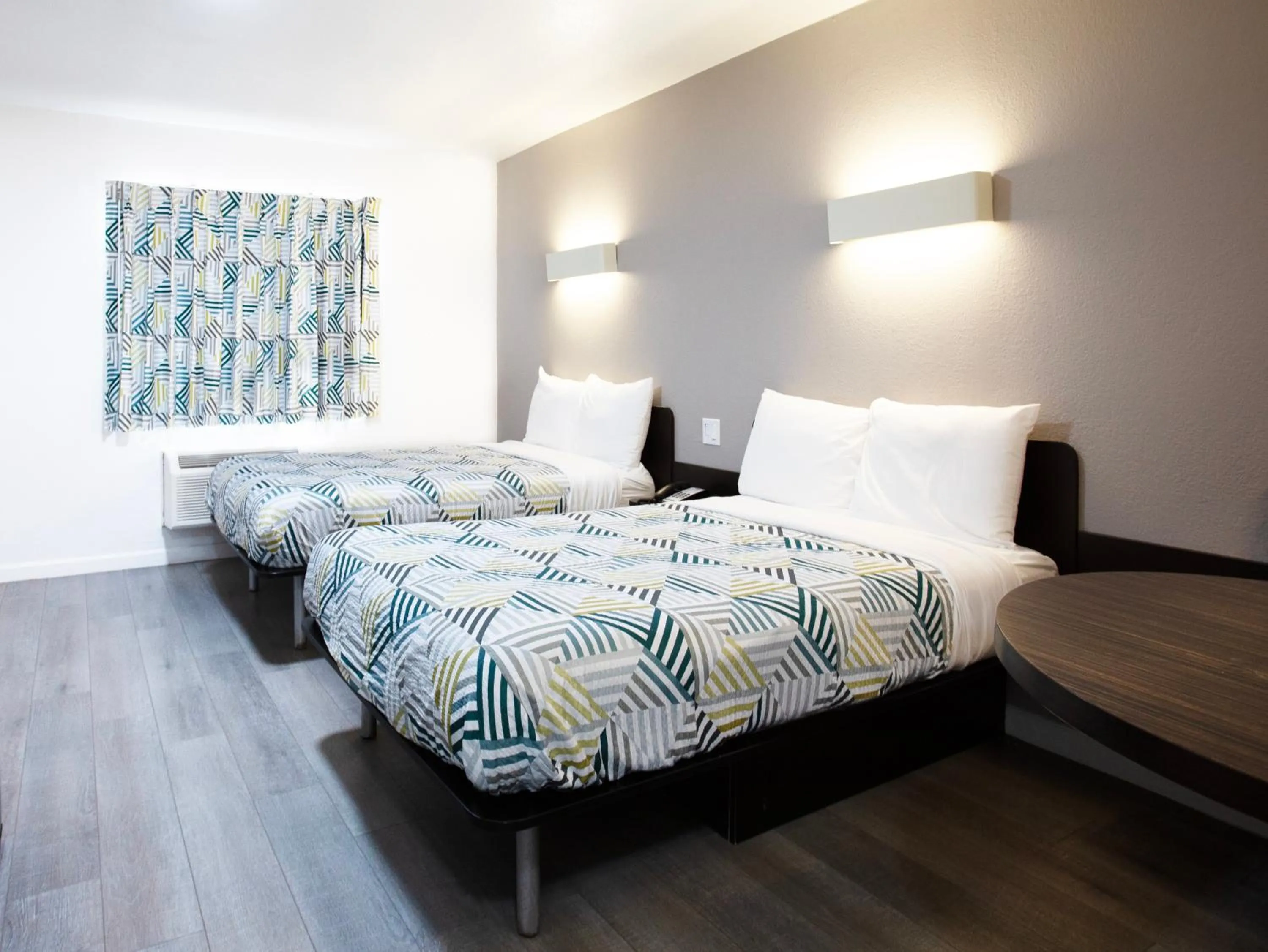 TV and multimedia, Bed in Motel 6 Dallas - Fair Park