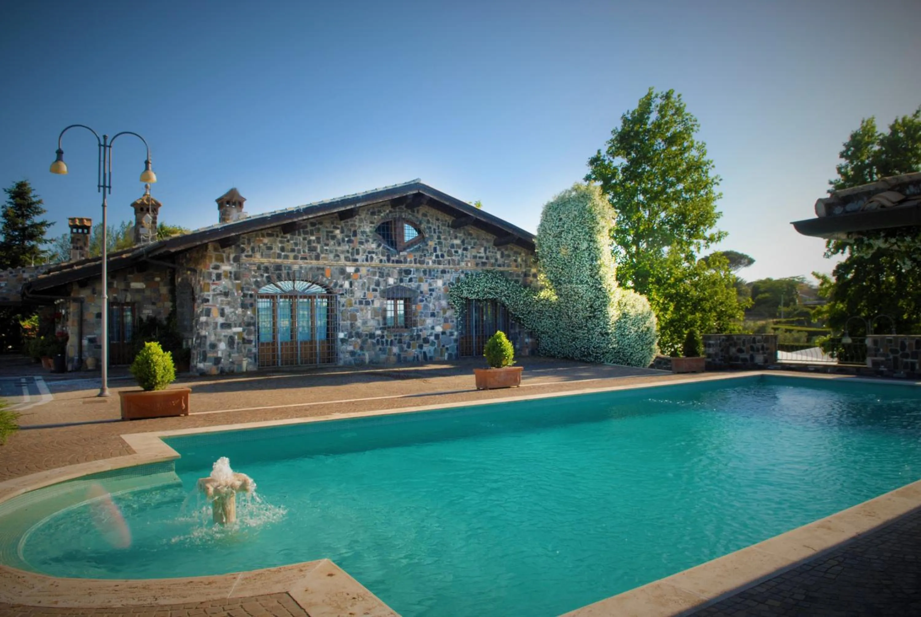 Property building in Villa Domus Petra