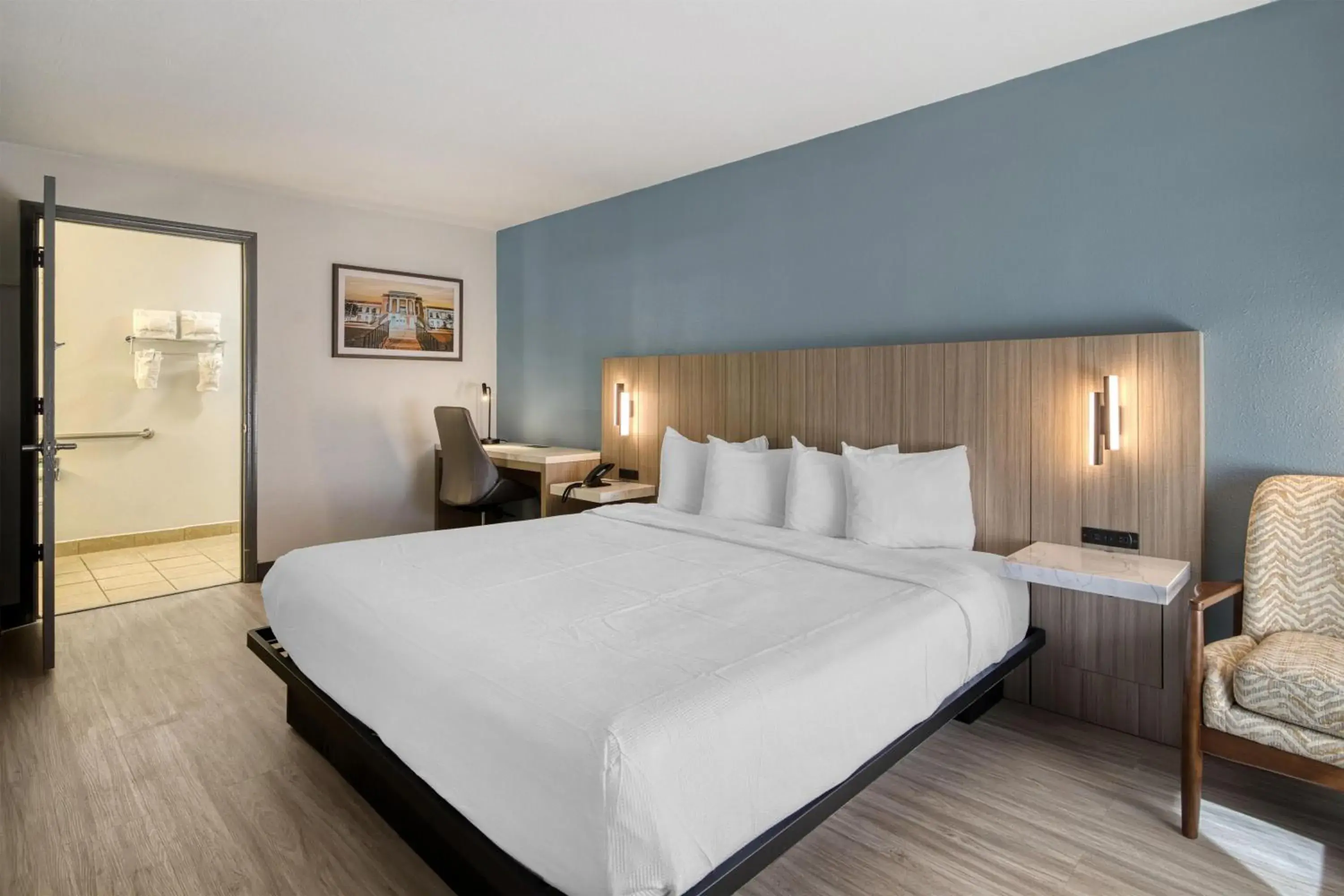 King Room with Roll-In Shower - Mobility Accessible in Best Western Of Walterboro King Room with Roll-In Shower - Mobility Accessible in Best Western Of Walterboro