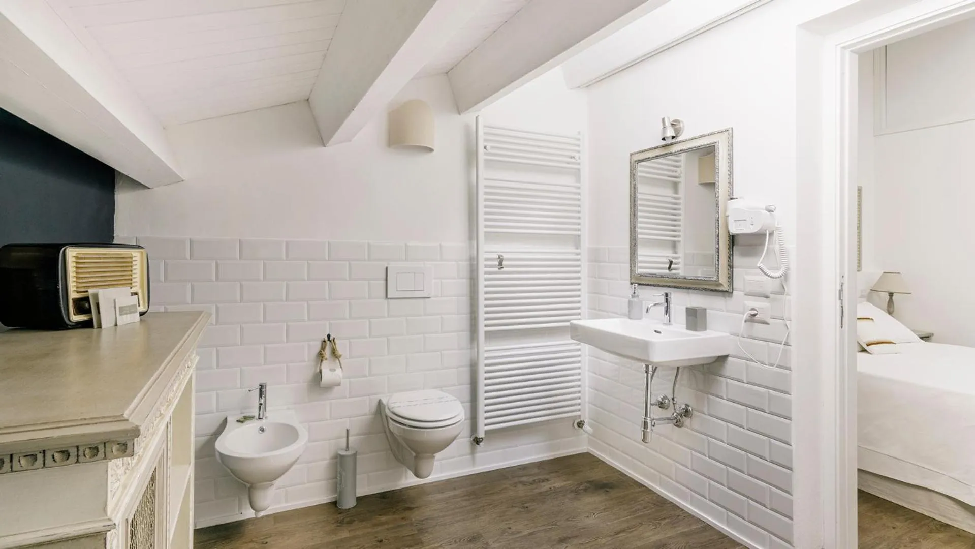 Bathroom, Bed in Addimora Boutique Suites