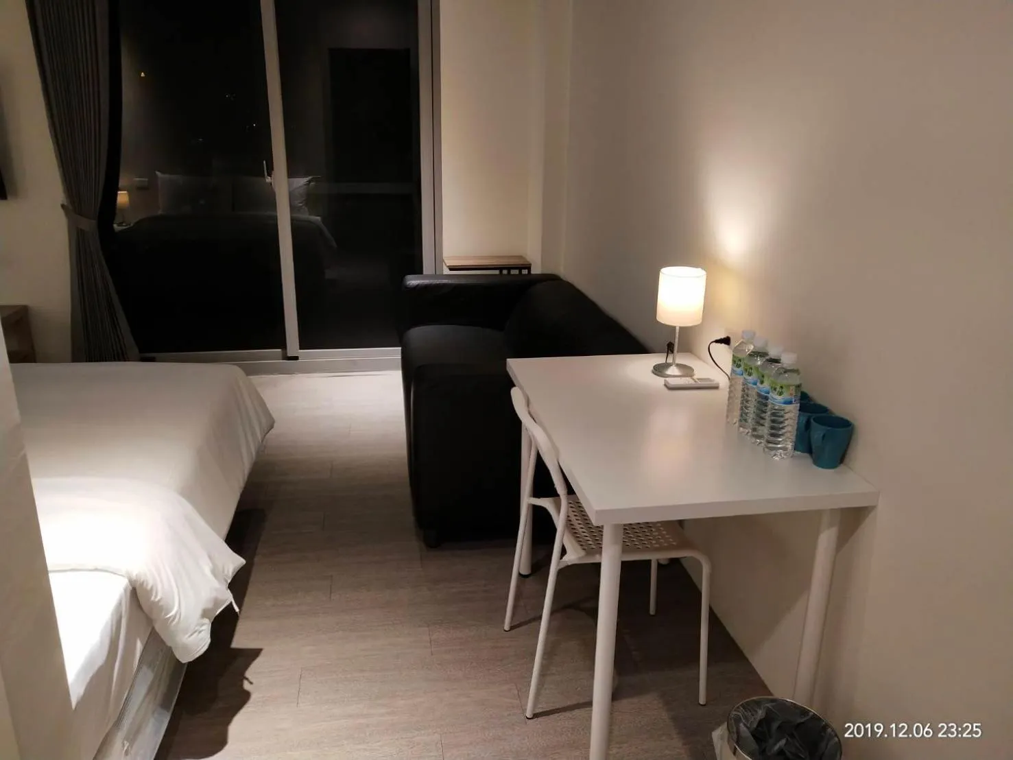 Living room, Bed in 想駐逢甲 Shine Residence