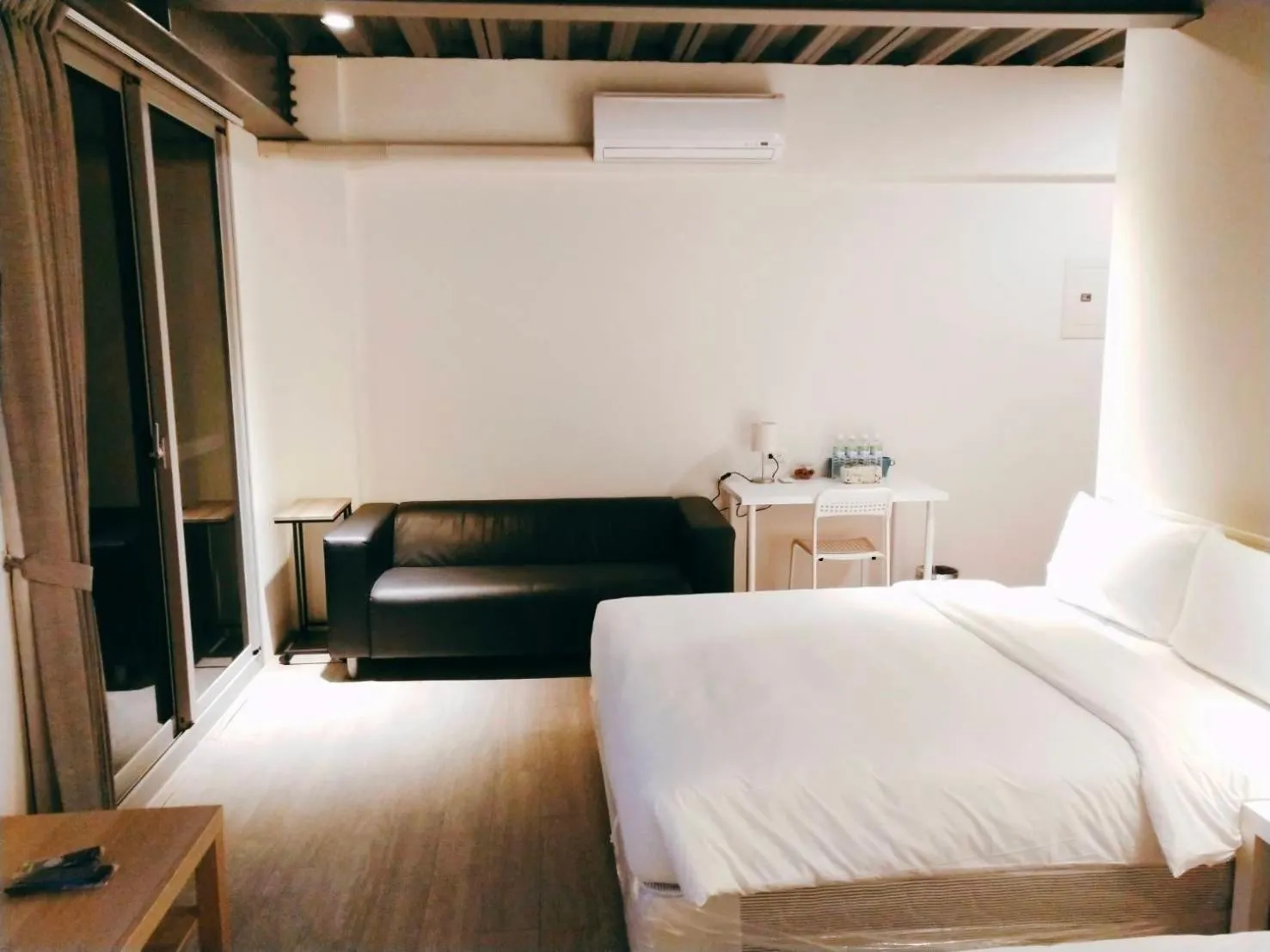 Photo of the whole room, Bed in 想駐逢甲 Shine Residence