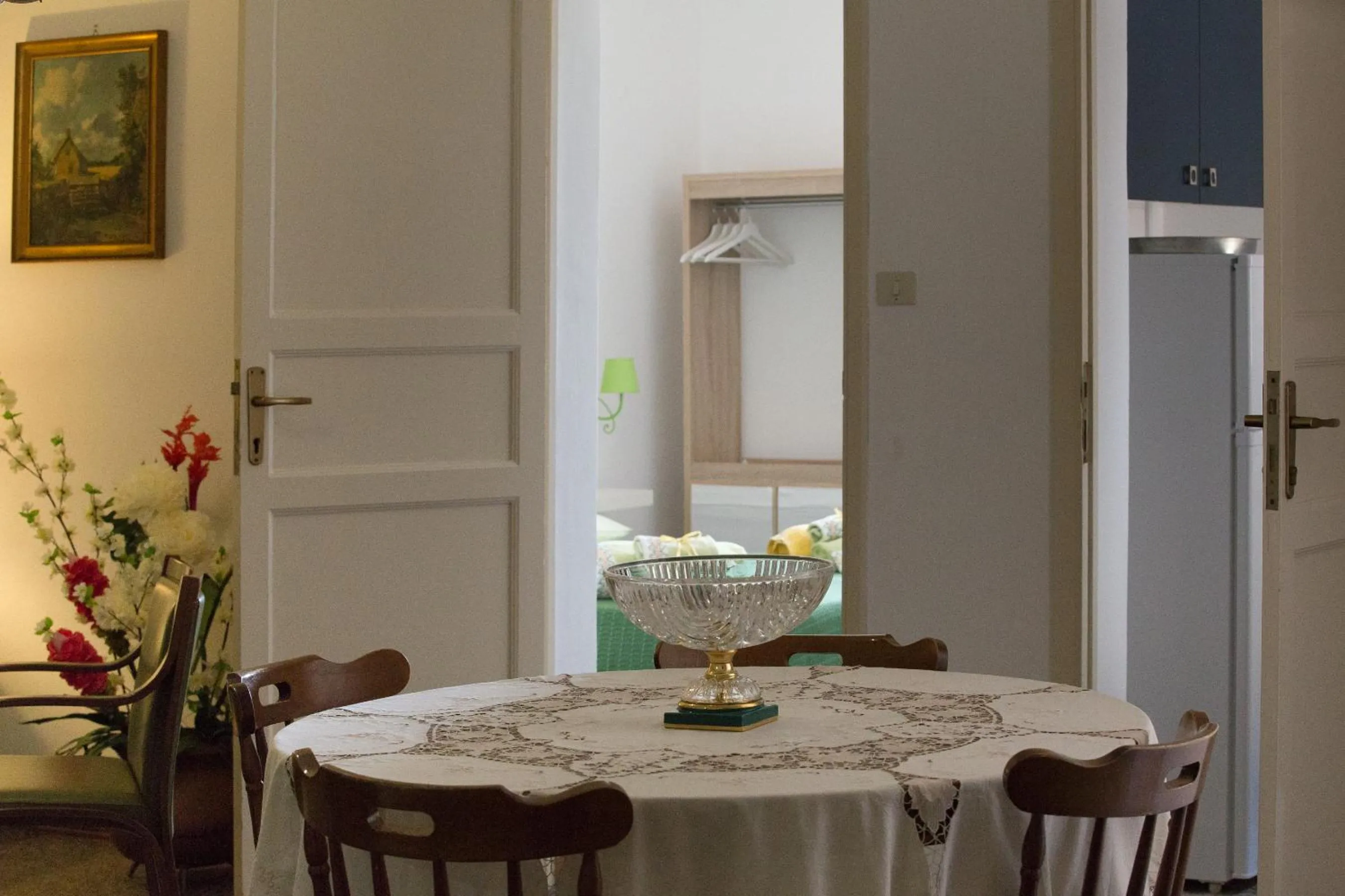 Communal lounge/ TV room in Bella Vista b&b