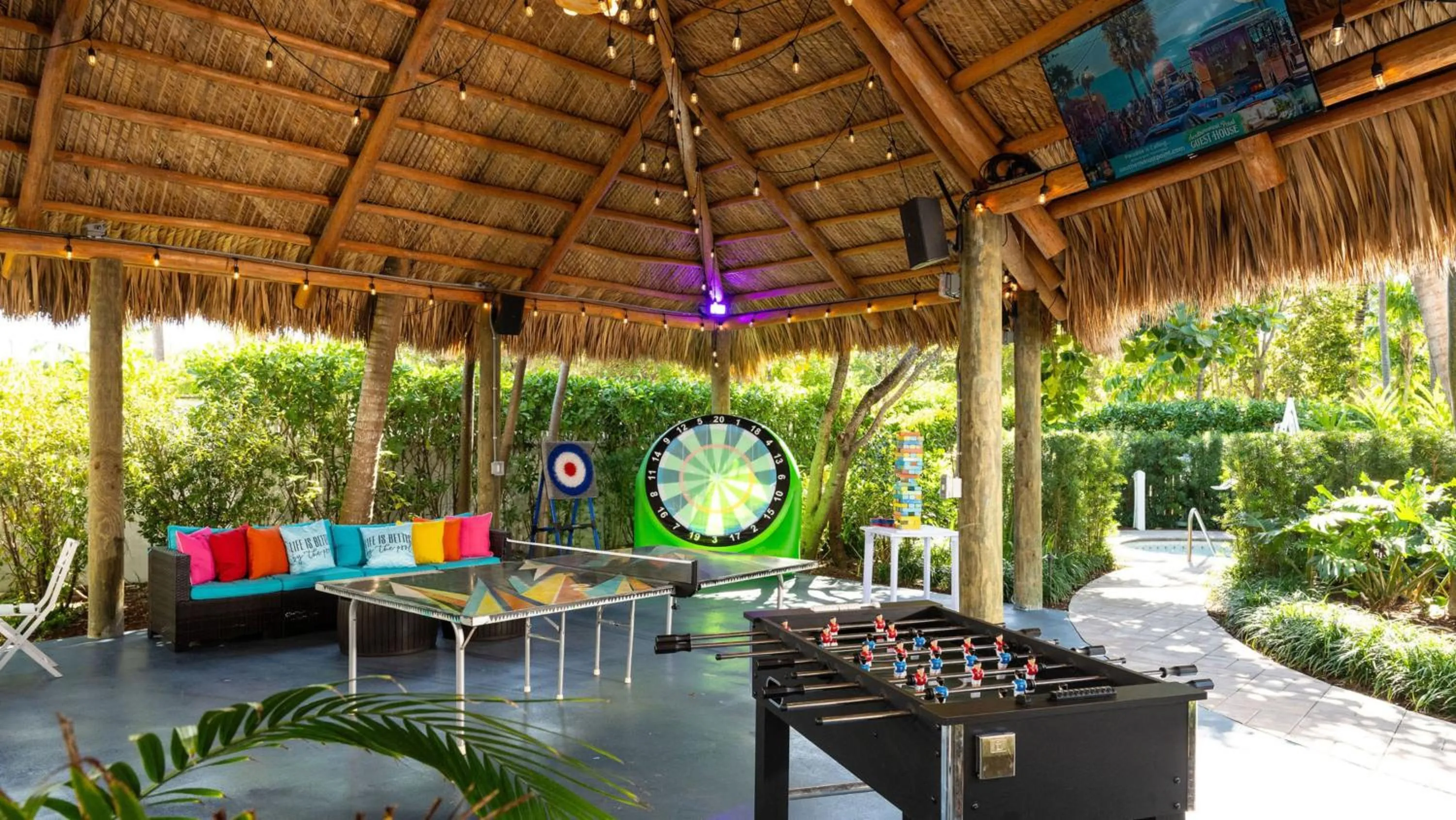 Communal lounge/ TV room in Havana Cabana at Key West