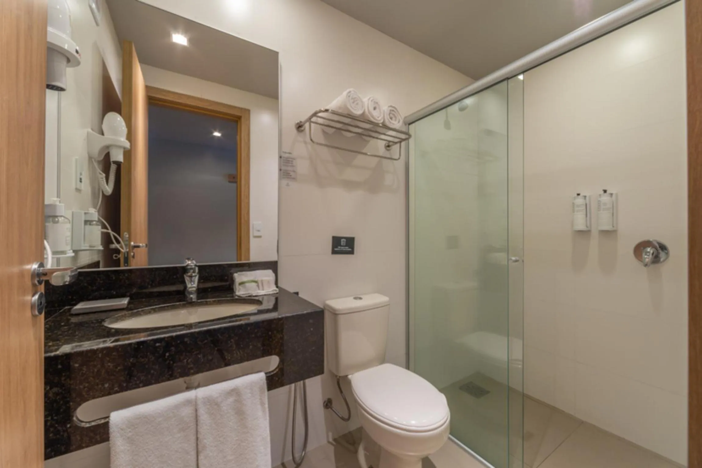 Bedroom in Hotel Laghetto Fratello