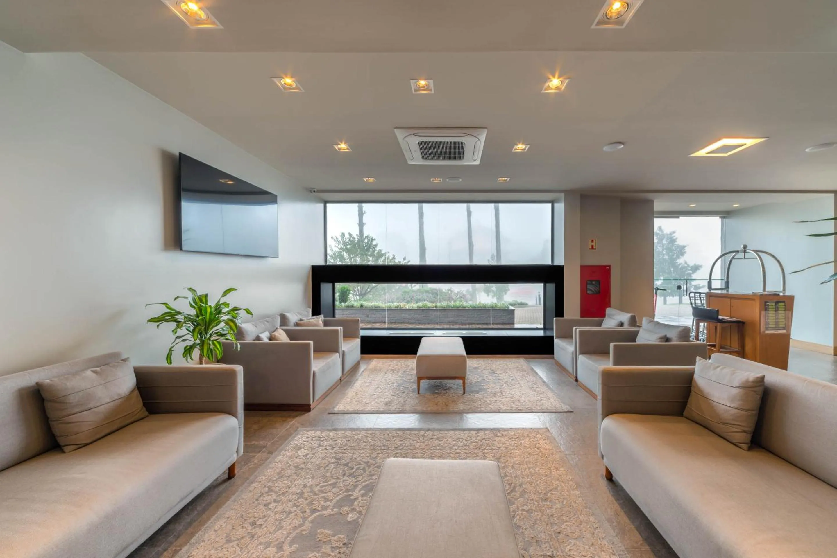 Communal lounge/ TV room in Hotel Laghetto Fratello