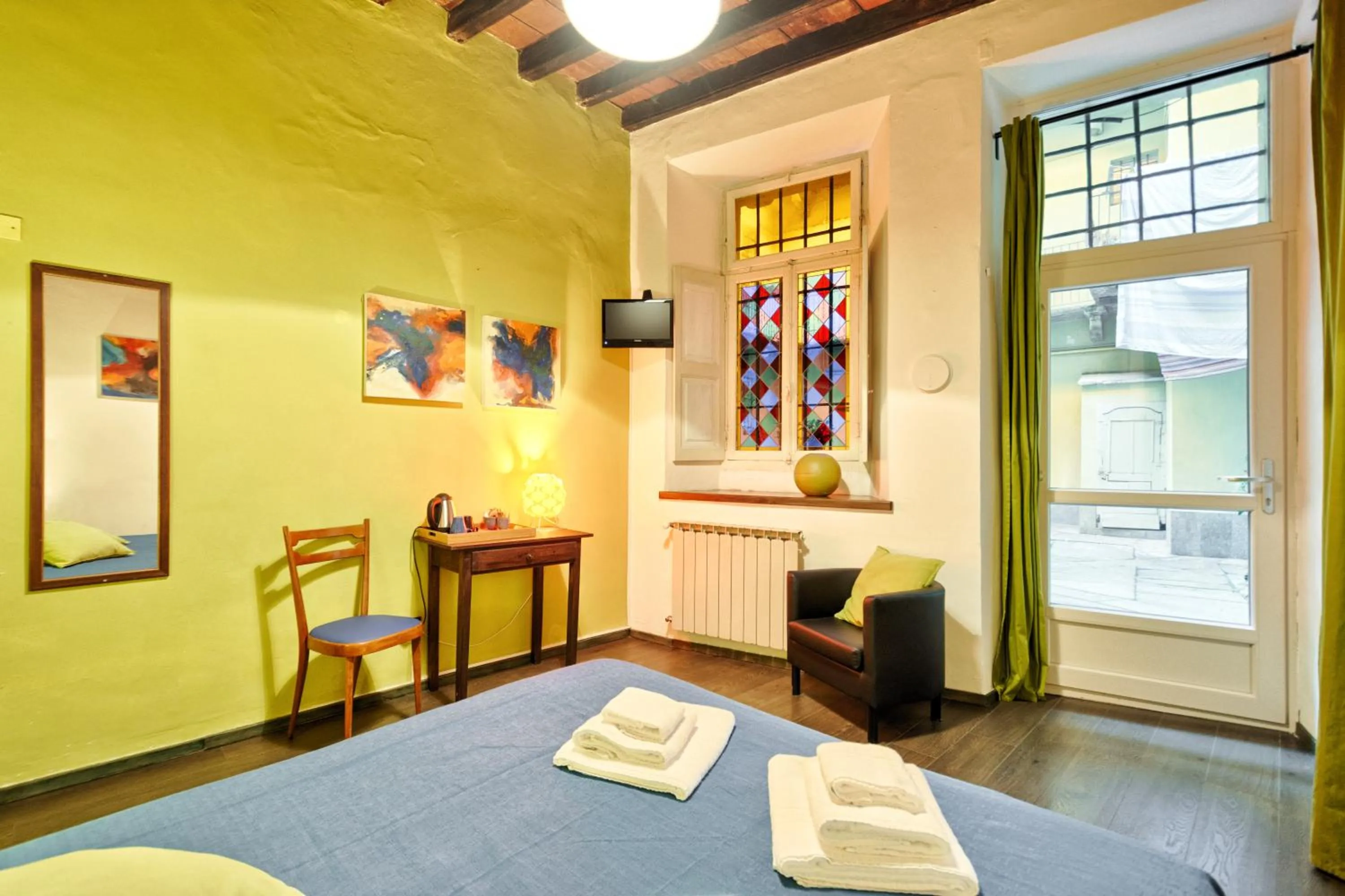 Photo of the whole room, Bed in Le petit coeur de la ville