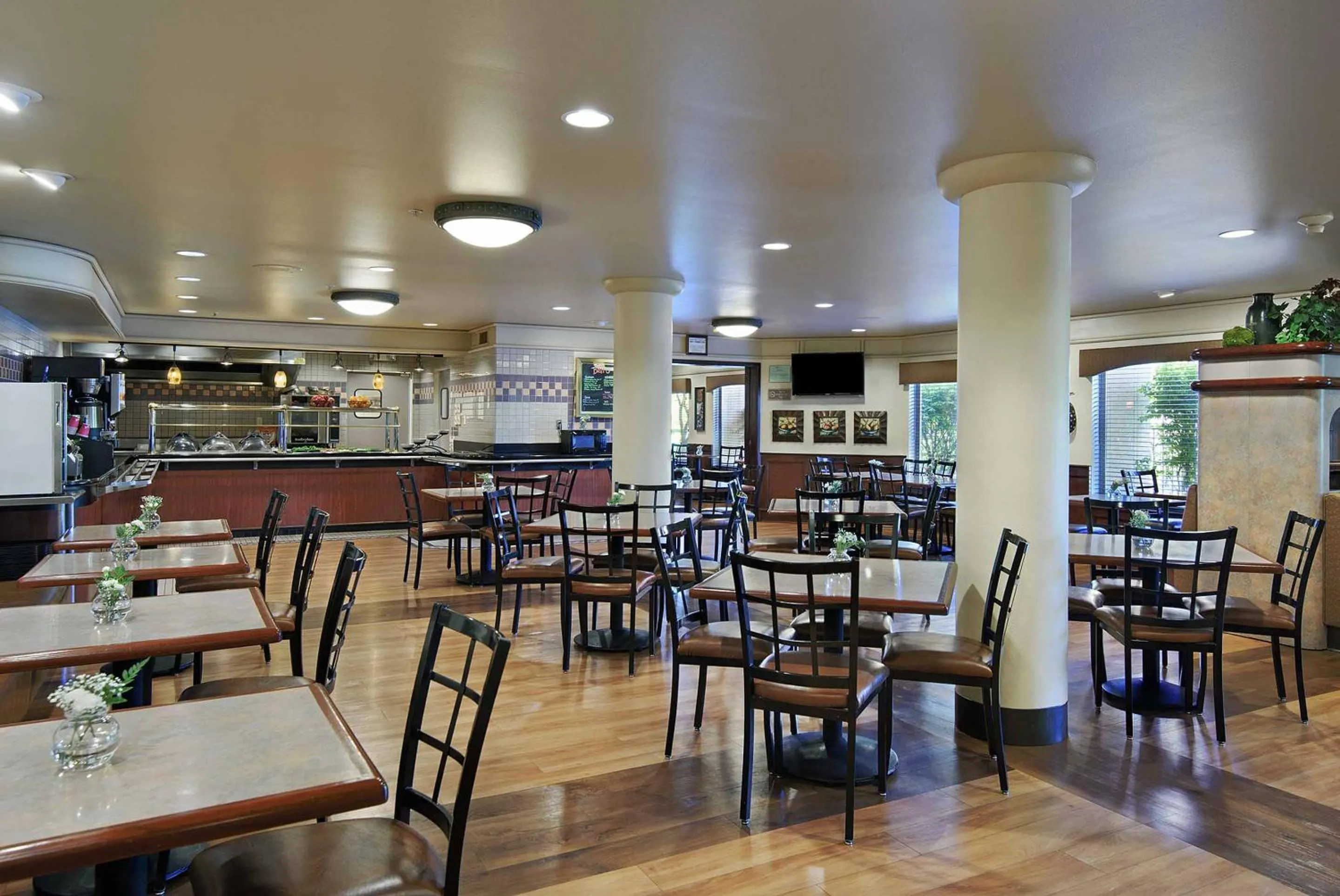 Restaurant/places to eat in Oxford Suites Yakima