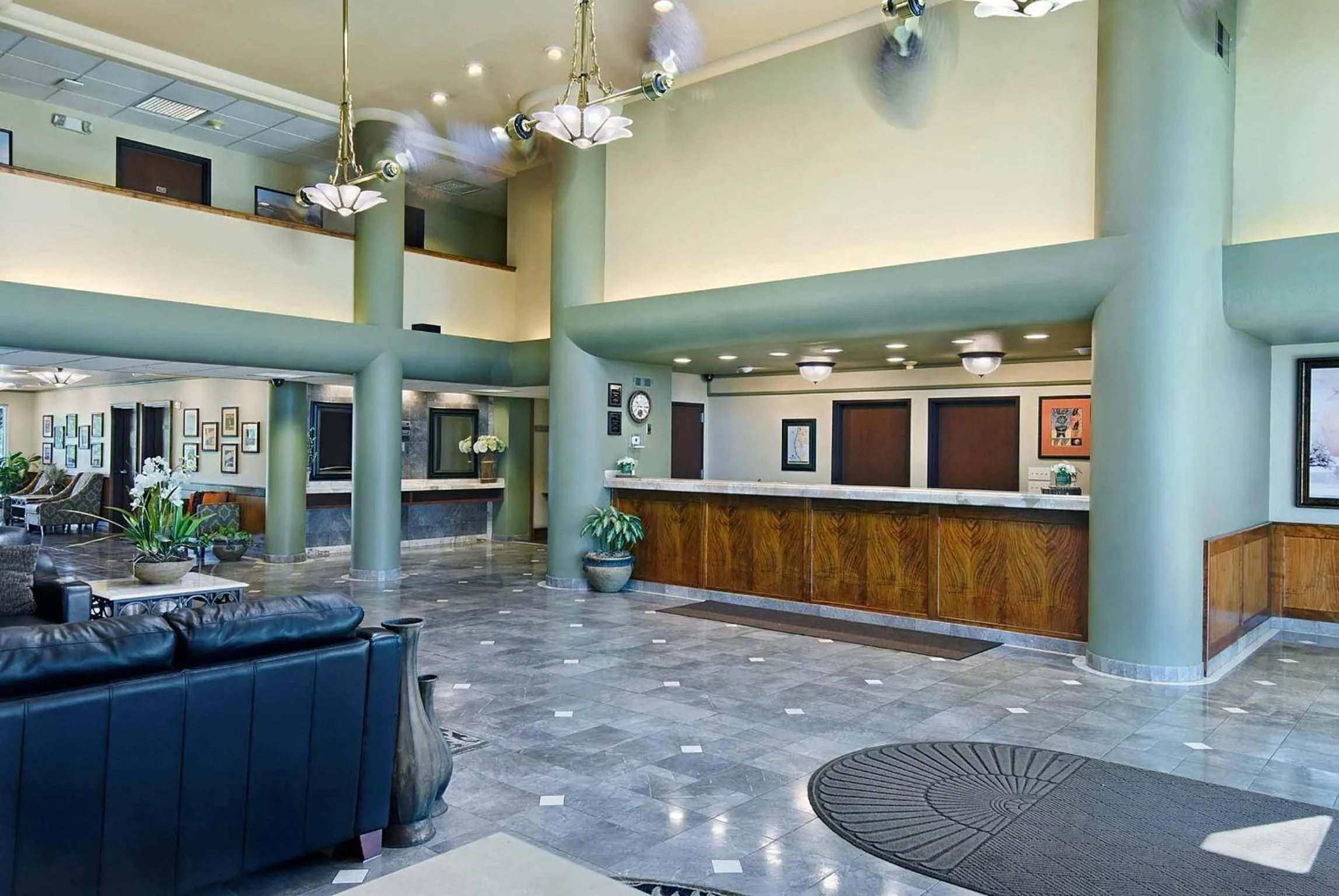 Lobby or reception in Oxford Suites Yakima