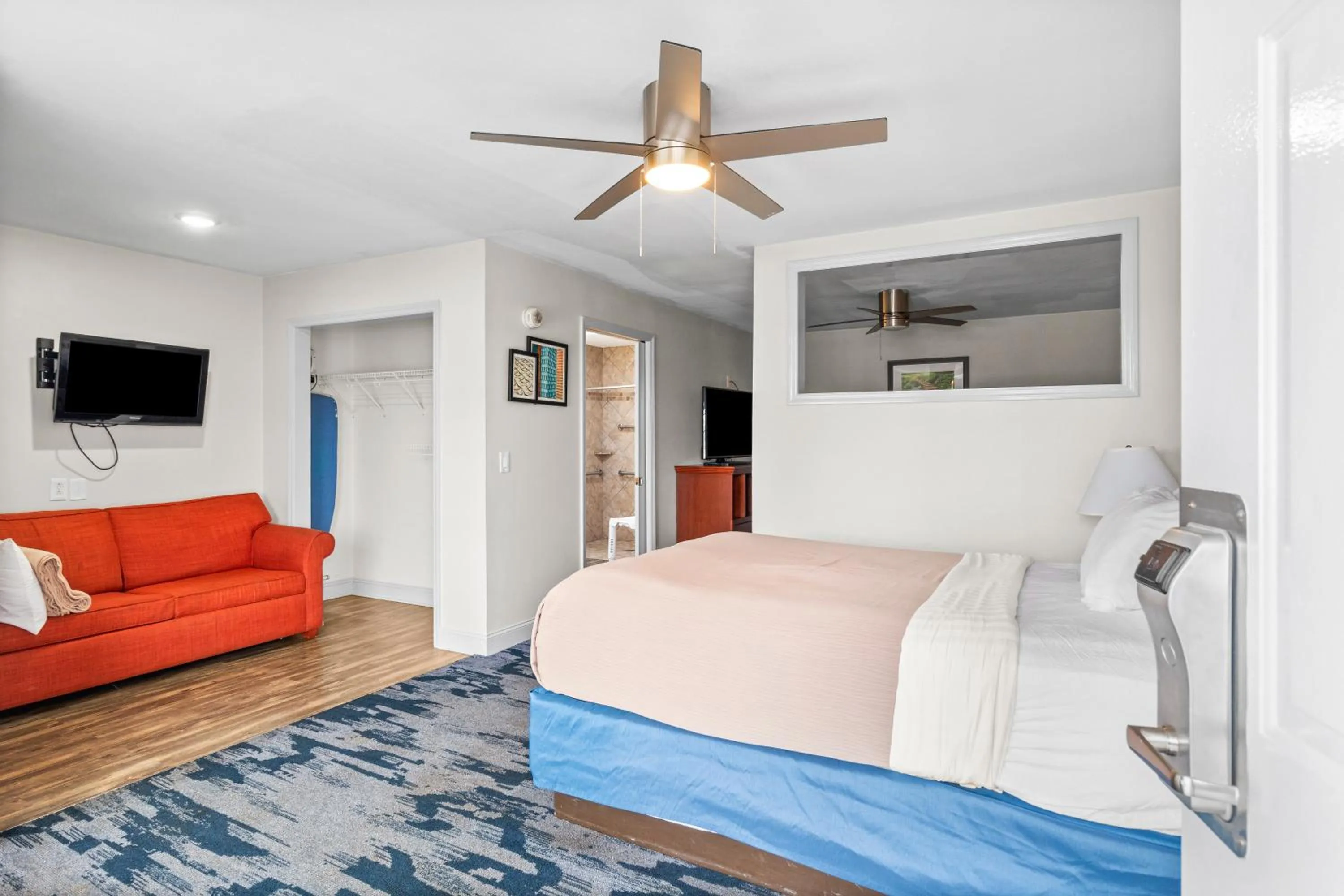 Bed in Richland Inn of Columbia