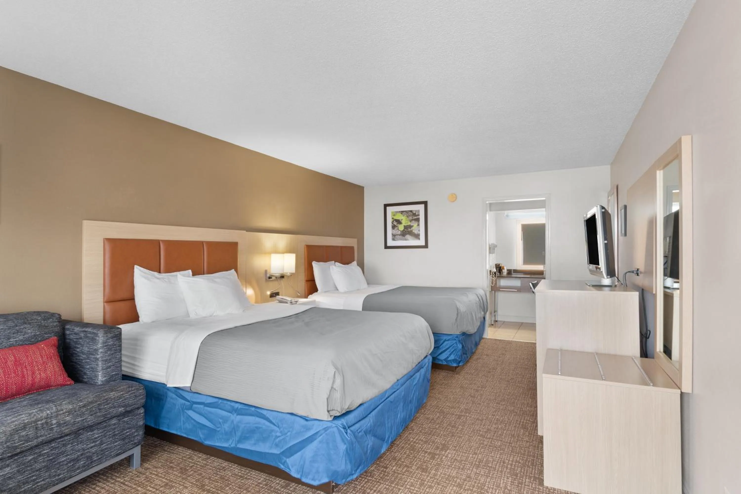 Bed in Richland Inn of Columbia